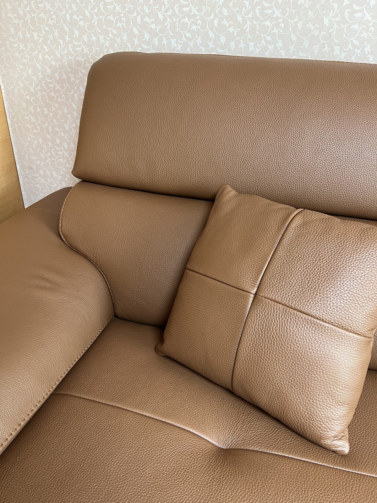 Sofa ELIORA - Sofa Da Dáng Băng Hiện Đại Cho Căn Phòng Ngập Cảm Xúc