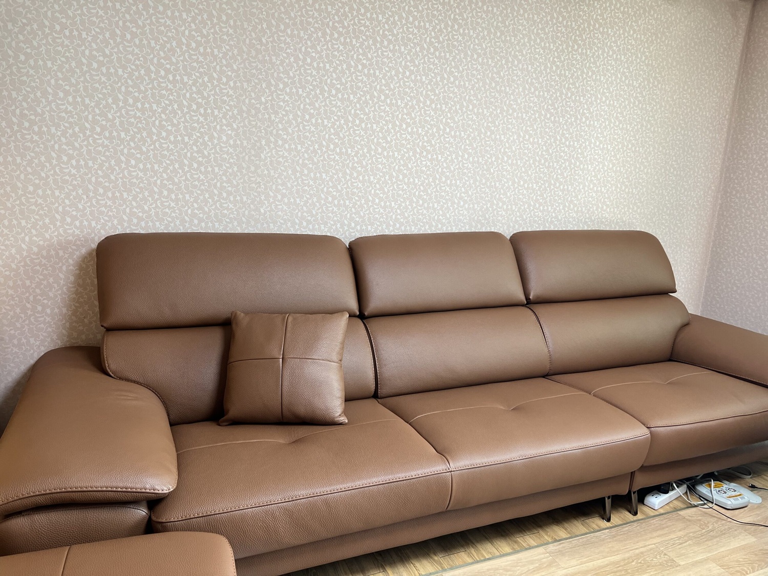 Sofa ELIORA - Sofa Da Dáng Băng Hiện Đại Cho Căn Phòng Ngập Cảm Xúc