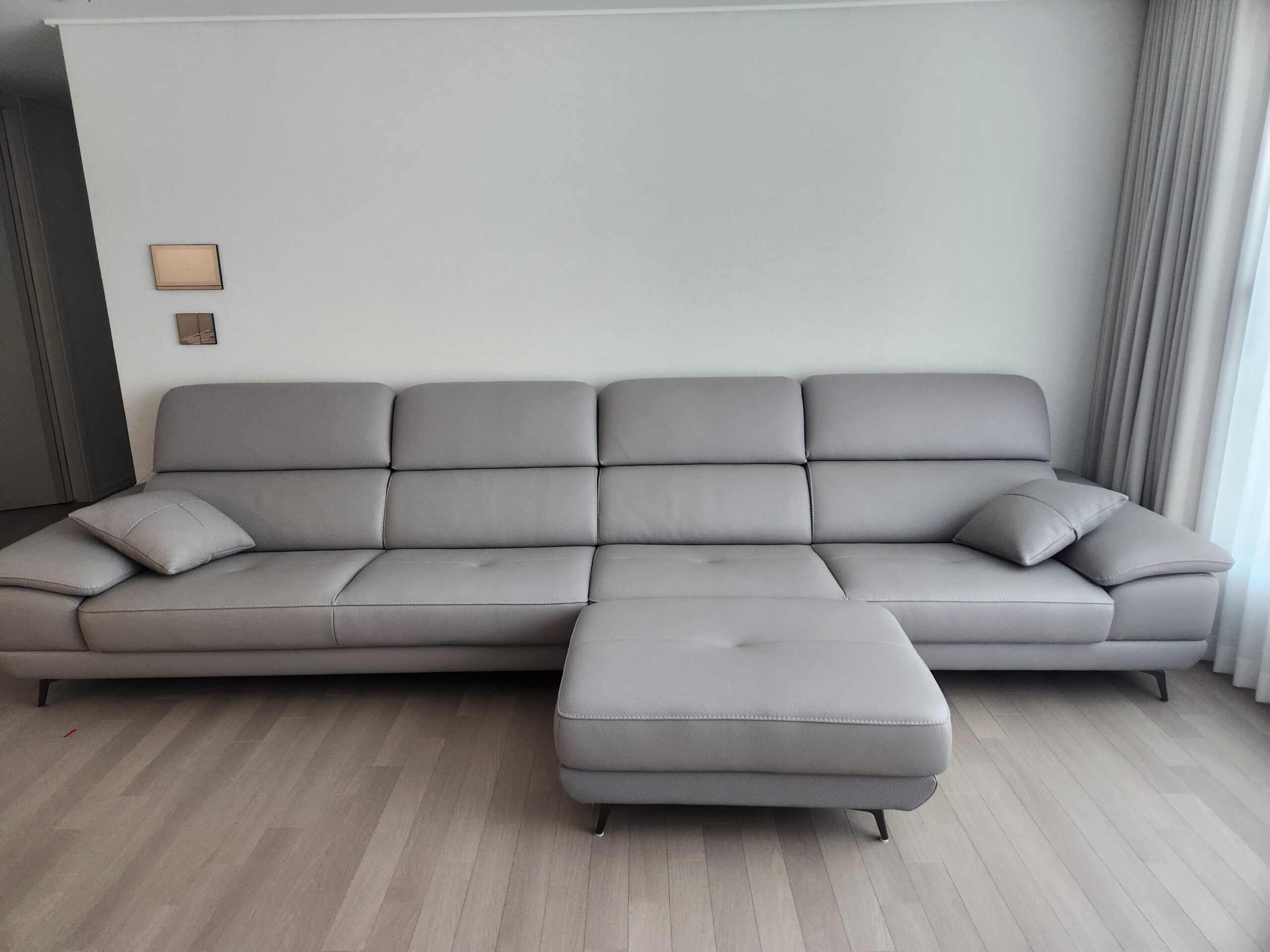 Sofa ELIORA - Sofa Da Dáng Băng Hiện Đại Cho Căn Phòng Ngập Cảm Xúc