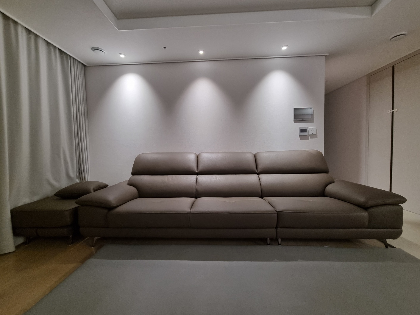 Sofa ELIORA - Sofa Da Dáng Băng Hiện Đại Cho Căn Phòng Ngập Cảm Xúc