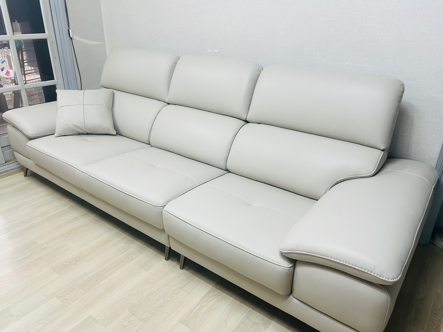 Sofa ELIOTT - Sofa Da Tối Giản Cho Phòng Khách Trẻ Trung