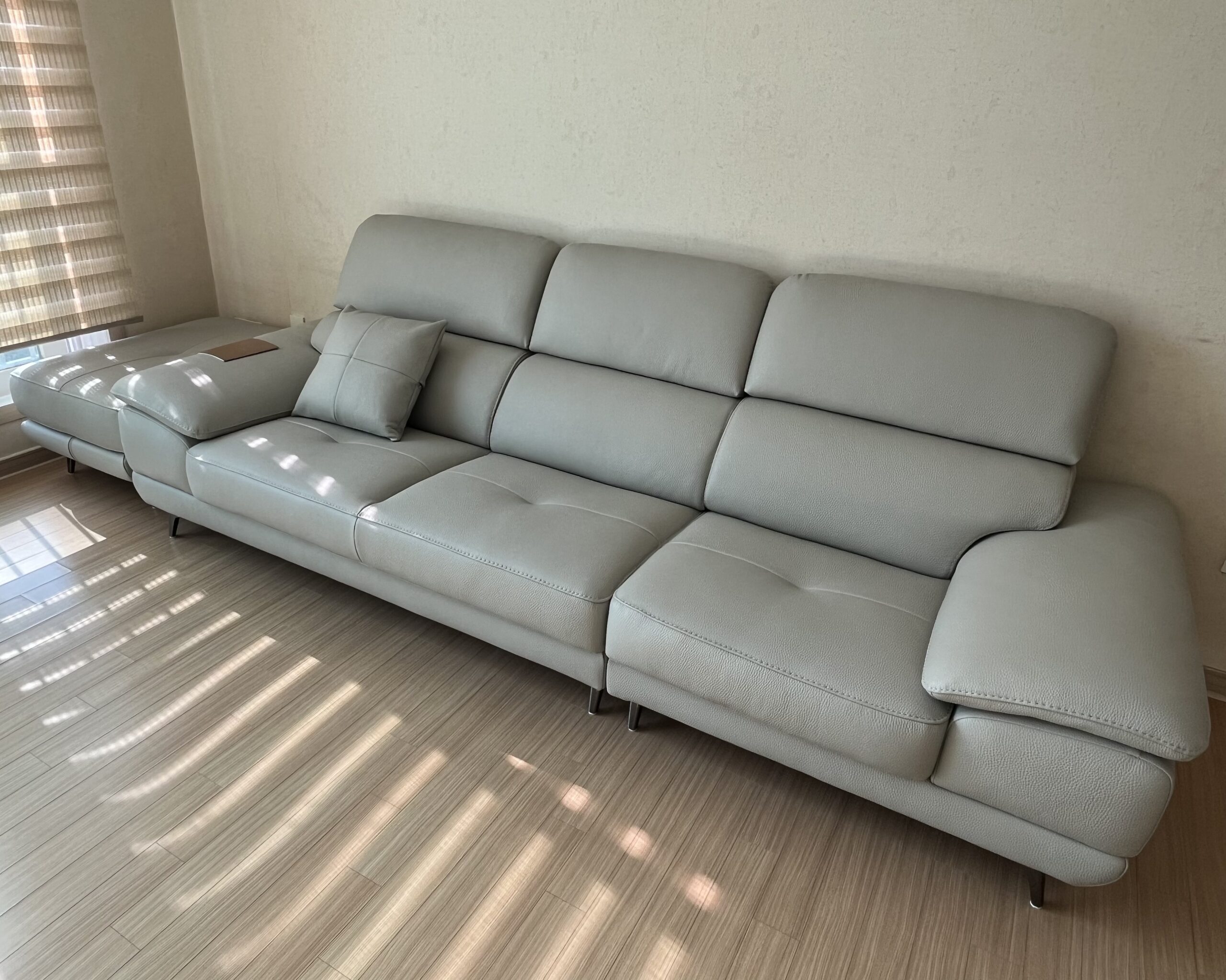 Sofa ELIOTT - Sofa Da Tối Giản Cho Phòng Khách Trẻ Trung