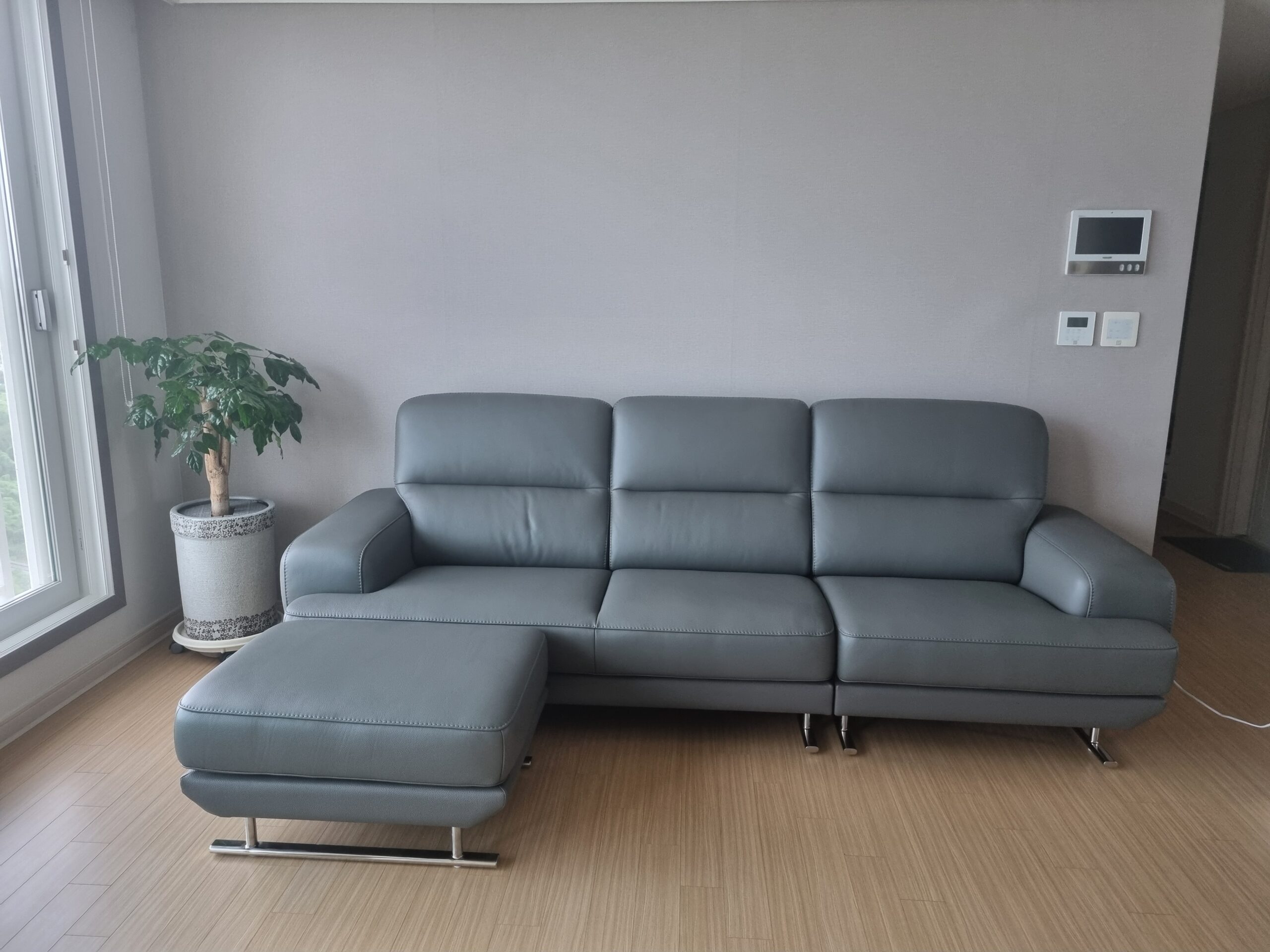 Sofa ETHEREAL - Sofa Băng Bọc Da Thiết kế Mạnh Mẽ, Sang Trọng