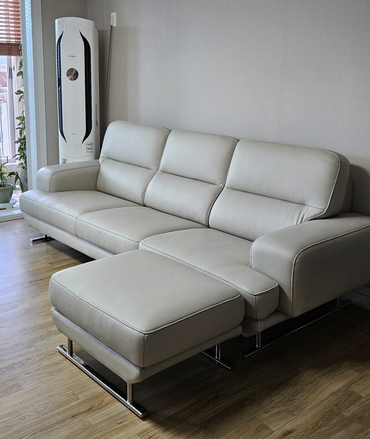 Sofa ETHEREAL - Sofa Băng Bọc Da Thiết kế Mạnh Mẽ, Sang Trọng