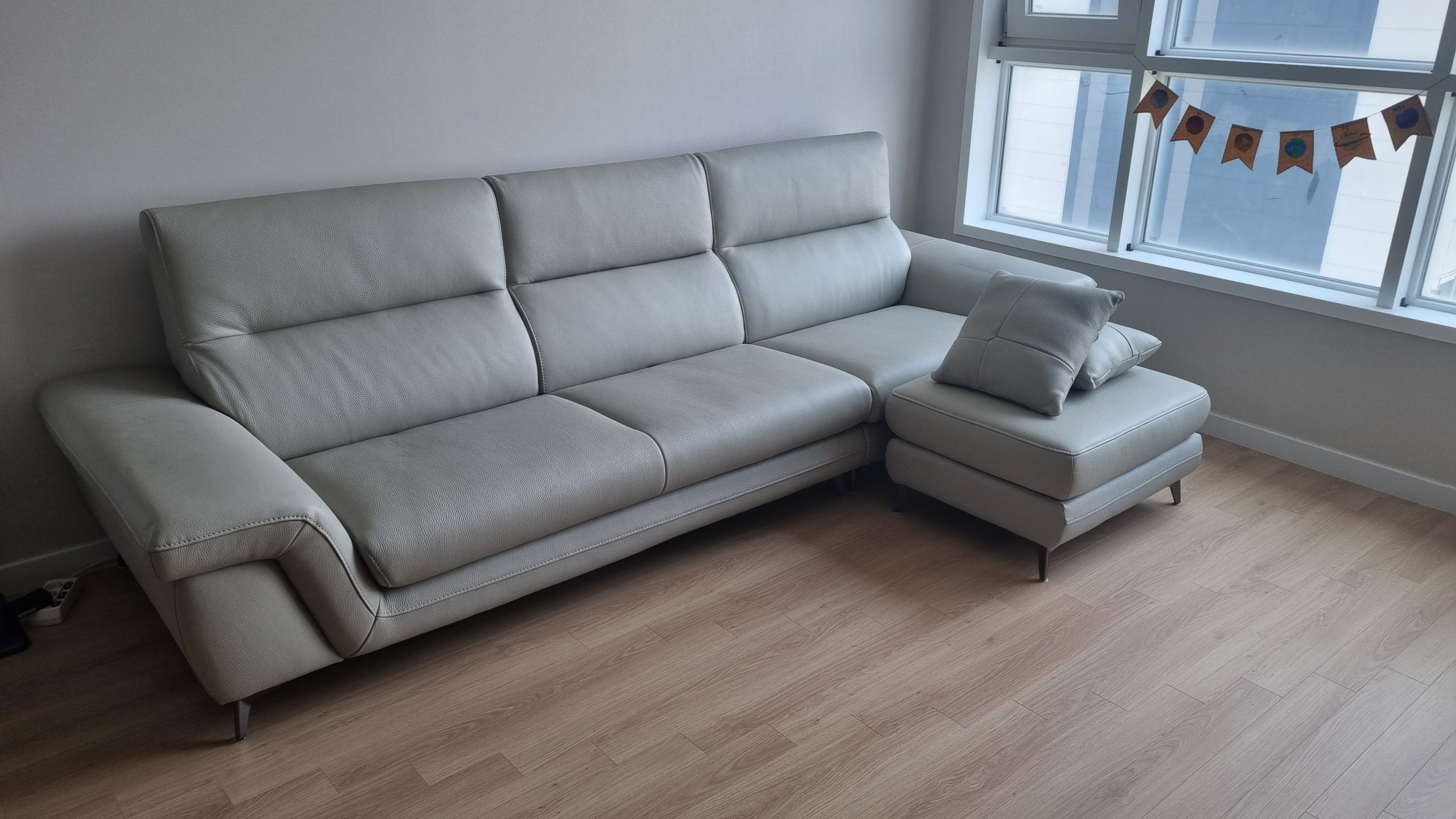 Sofa FLOWEN – Sofa Băng Hiện Đại 4 Chỗ Bọc Da Cao Cấp Êm Ái Thoải Mái