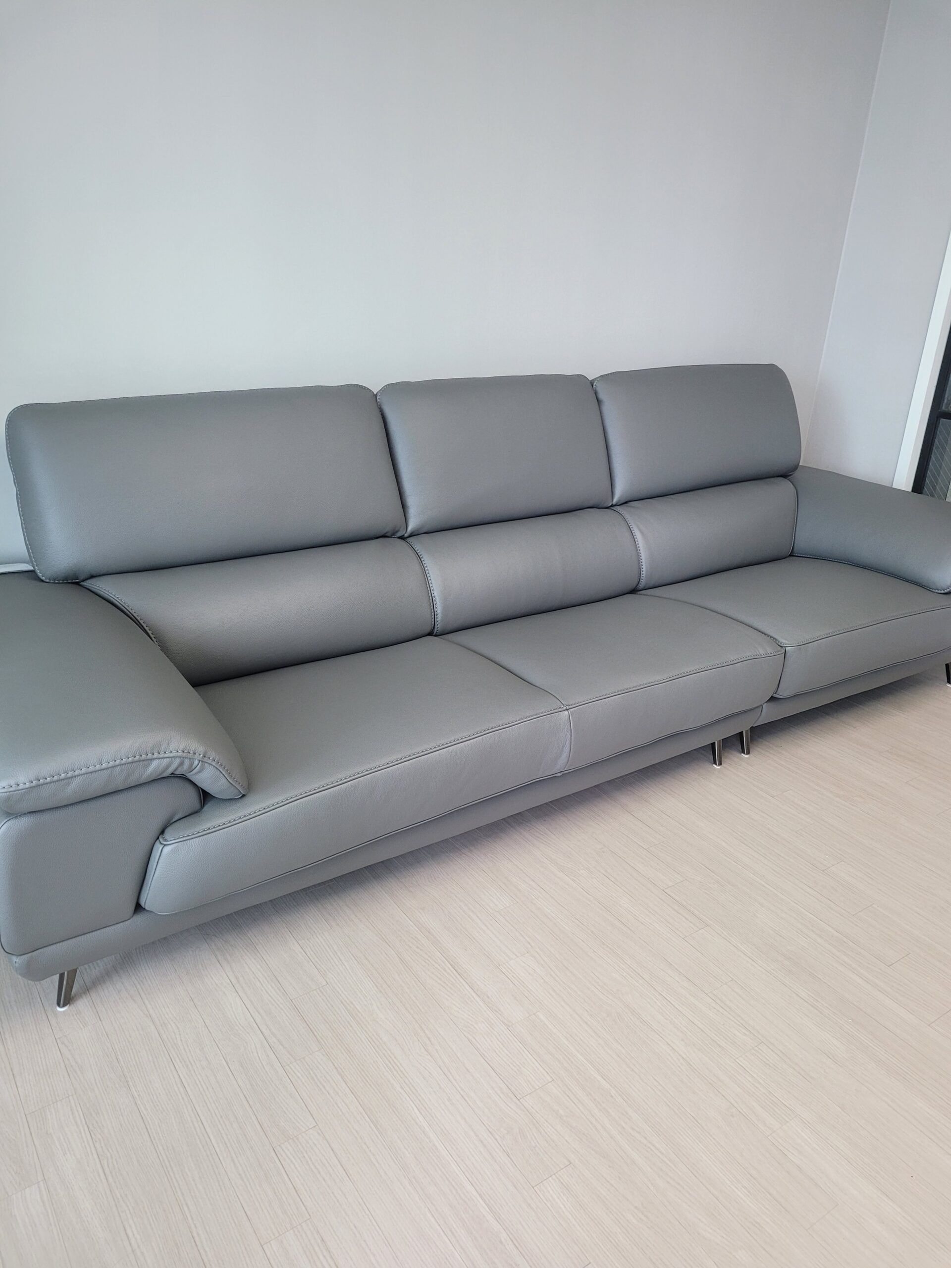 Sofa FURNISH - Sofa Băng Bọc Da Thiết Kế Tinh Tế Cho Phòng Khách Tối Giản