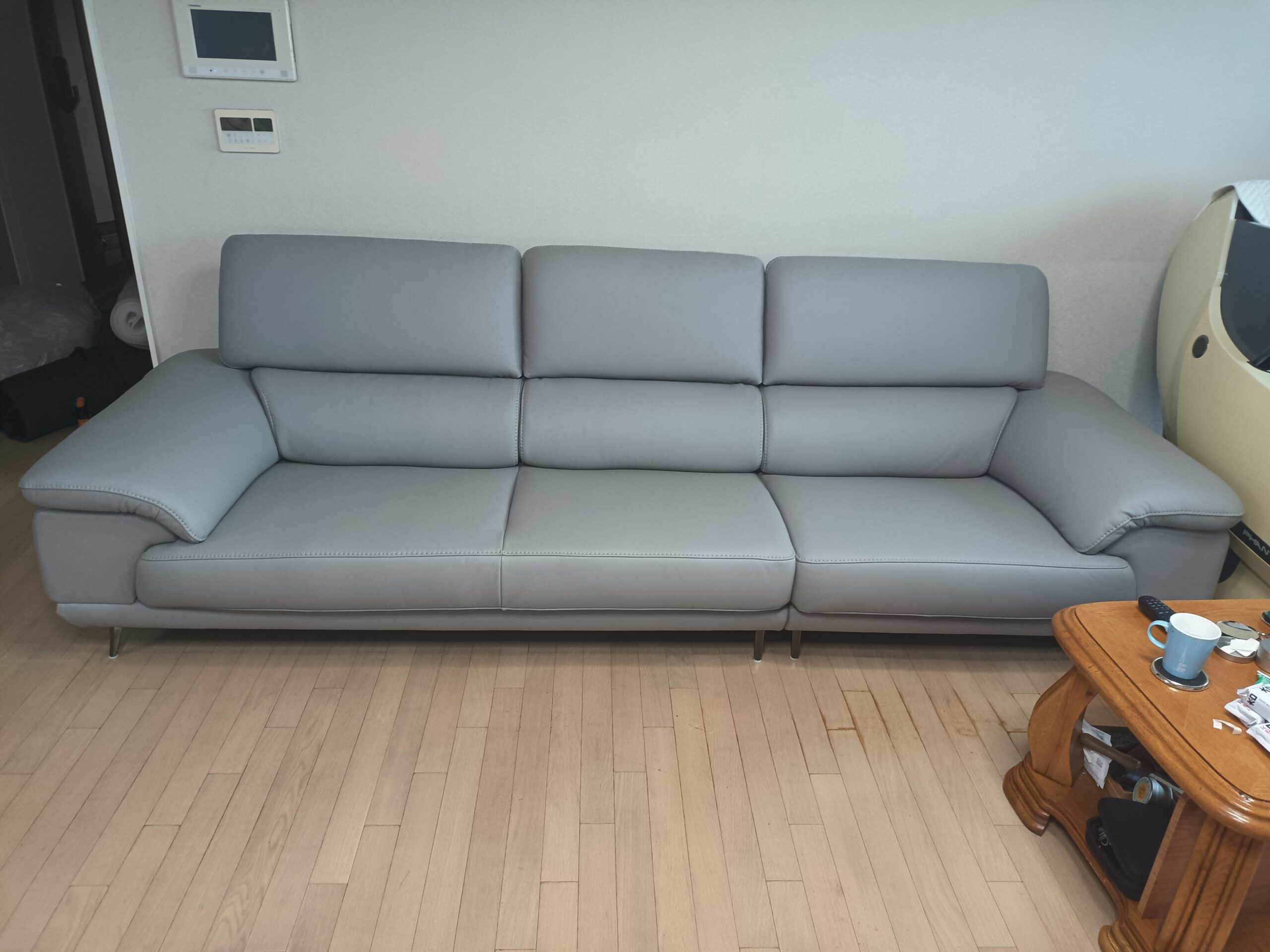 Sofa FURNISH - Sofa Băng Bọc Da Thiết Kế Tinh Tế Cho Phòng Khách Tối Giản