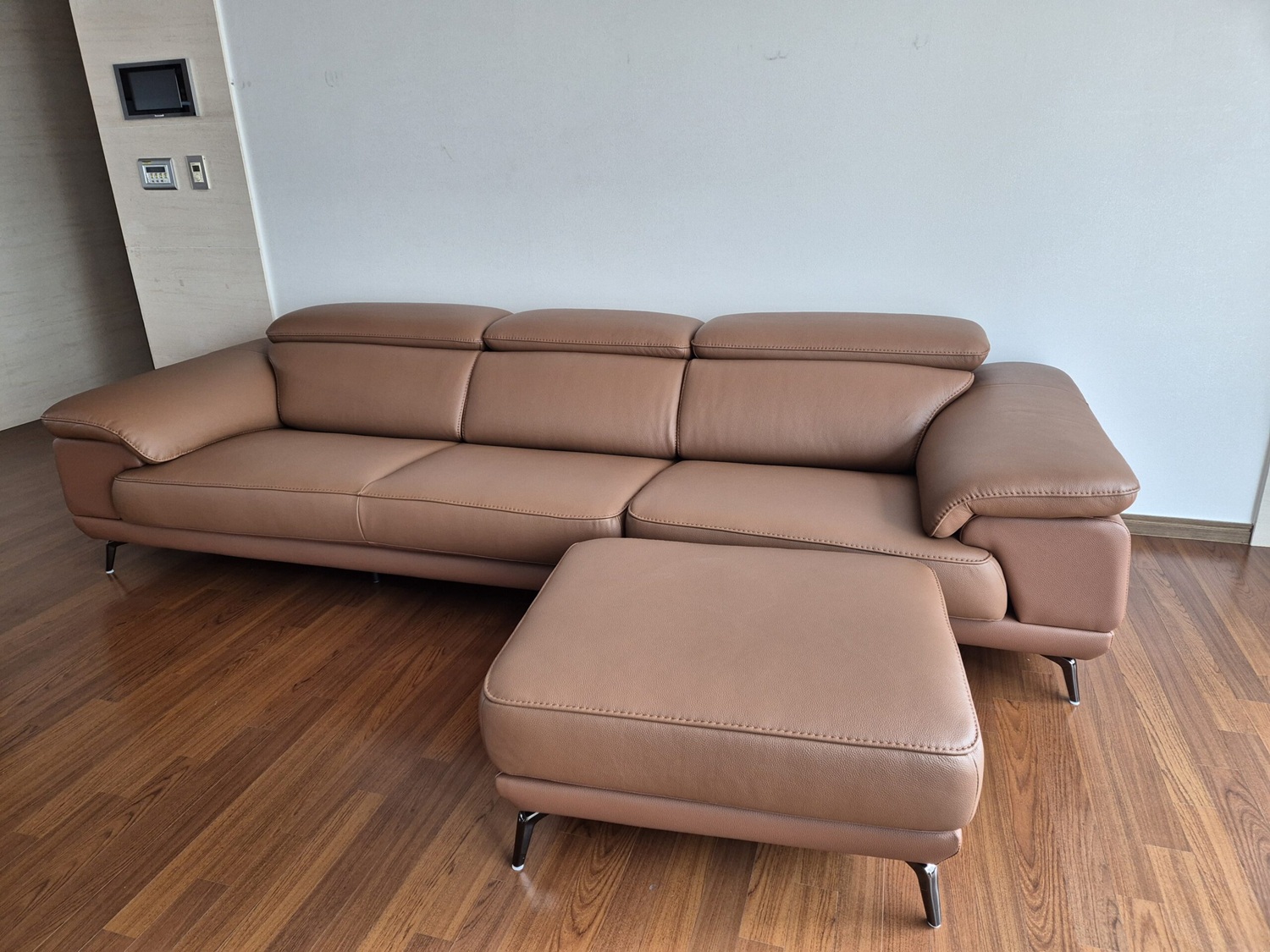 Sofa FURNISH - Sofa Băng Bọc Da Thiết Kế Tinh Tế Cho Phòng Khách Tối Giản