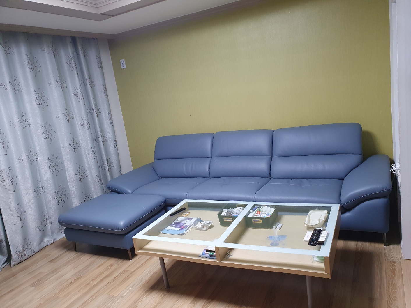 Sofa GLINT – Sofa Da Dáng Băng Hiện Đại Êm Ái Khi Thư Giãn