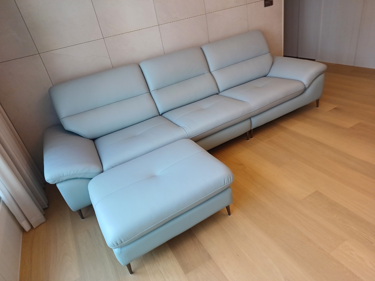 Sofa GLINT – Sofa Da Dáng Băng Hiện Đại Êm Ái Khi Thư Giãn