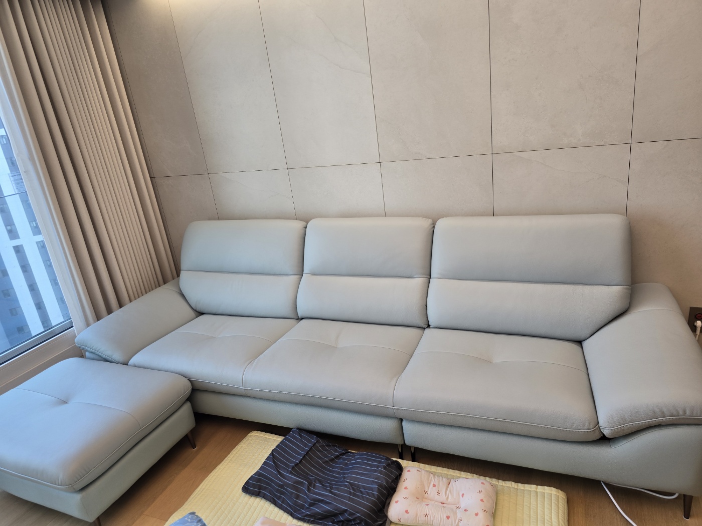 Sofa GLINT – Sofa Da Dáng Băng Hiện Đại Êm Ái Khi Thư Giãn