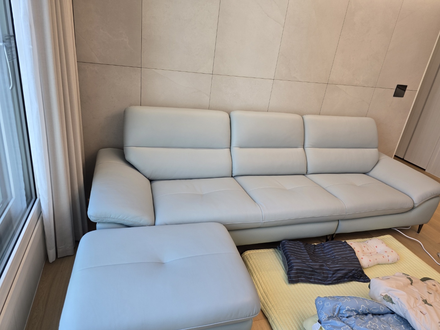 Sofa GLINT – Sofa Da Dáng Băng Hiện Đại Êm Ái Khi Thư Giãn