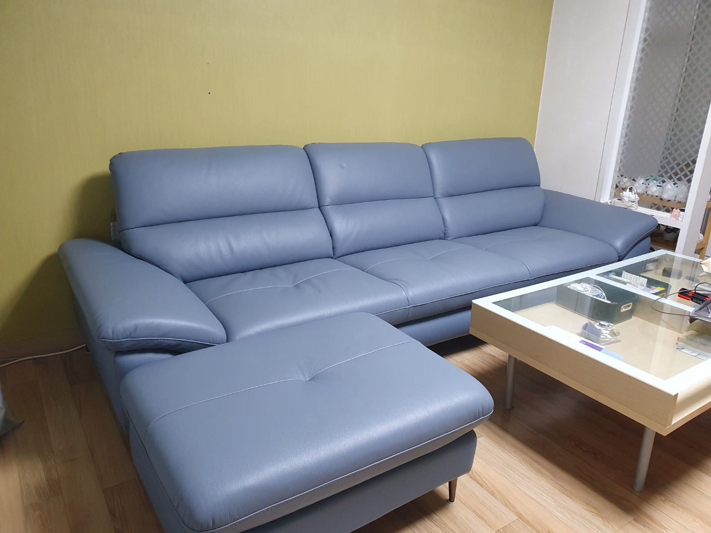 Sofa GLINT – Sofa Da Dáng Băng Hiện Đại Êm Ái Khi Thư Giãn