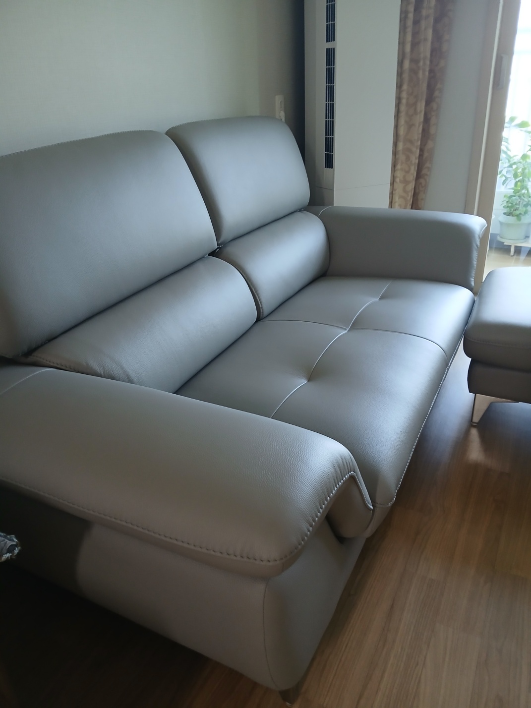 Sofa HEARTWARMING - Sofa Băng 2 Chỗ Bọc Da Ấm Áp Cho Gia Đình