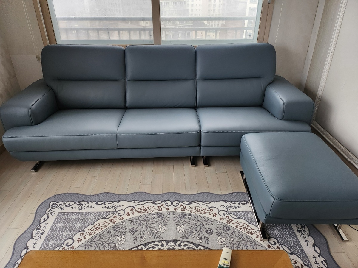 Sofa HEIRLOOM - Sofa Băng Bọc Da Thiết Kế Mạnh Mẽ Có Tựa Đầu Thông Minh