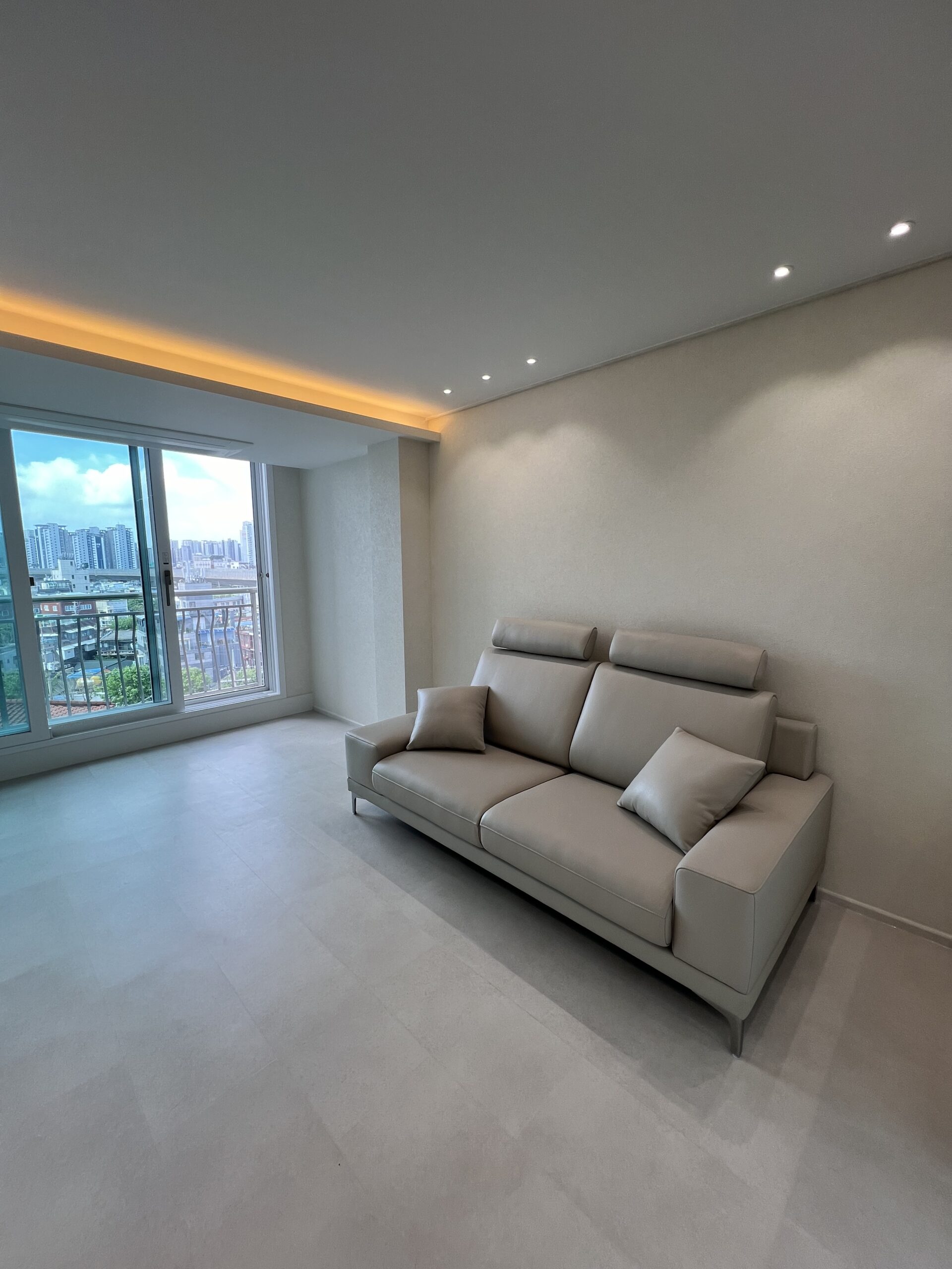 Sofa KYNEX - Sofa Băng Trang Nhã Đơn Giản Cho Phòng Khách Nhỏ