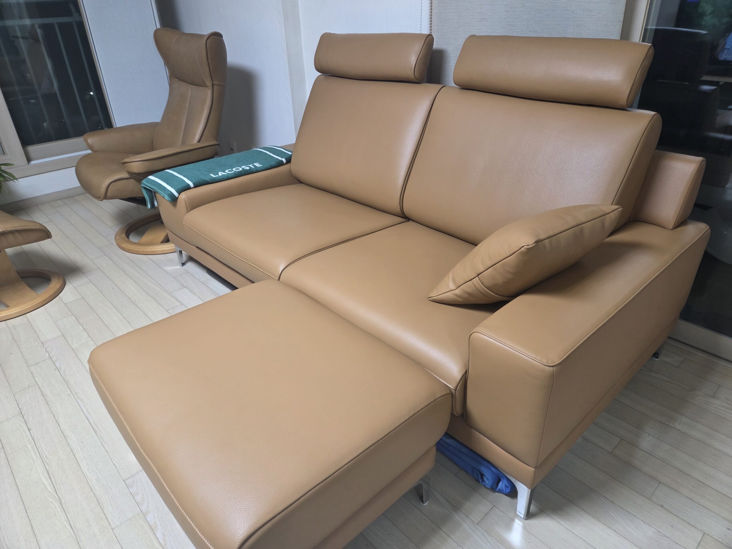 Sofa KYNEX - Sofa Băng Trang Nhã Đơn Giản Cho Phòng Khách Nhỏ