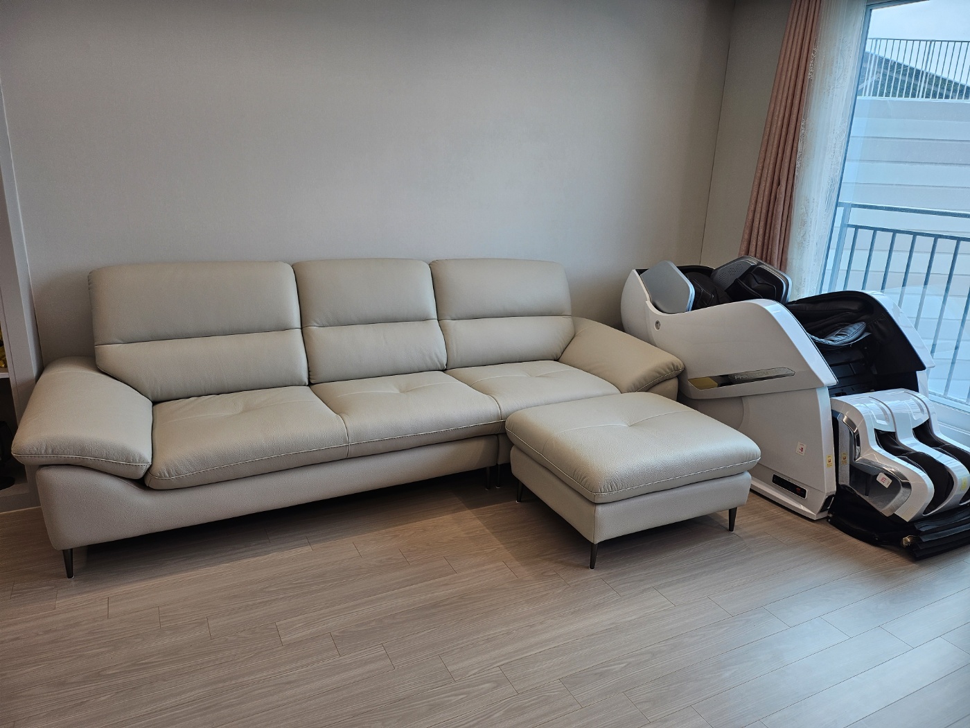 Sofa LIORA – Sofa Băng Hiện Đại Bọc Da Thiết Kế Đệm Lưng Êm Ái