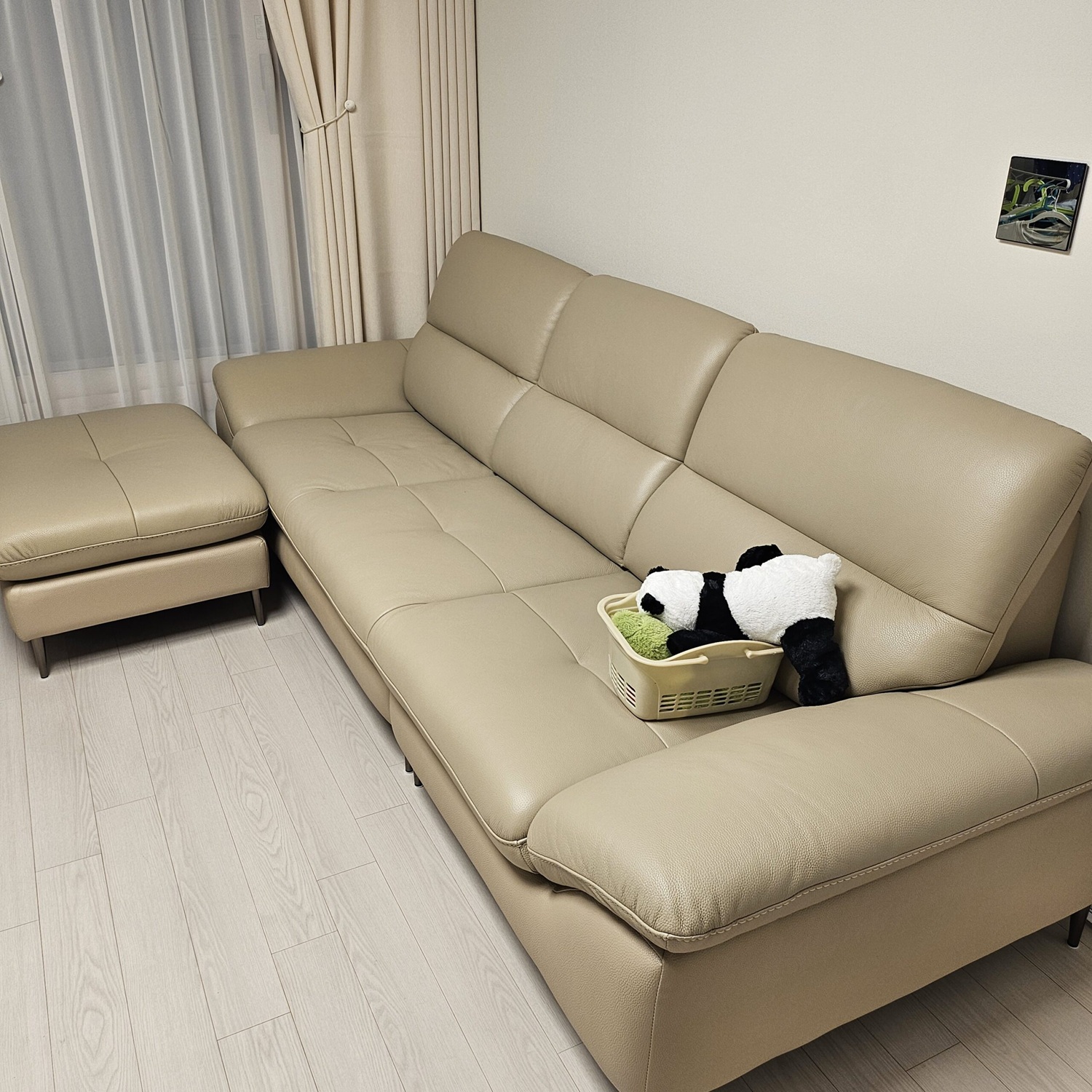 Sofa LIORA – Sofa Băng Hiện Đại Bọc Da Thiết Kế Đệm Lưng Êm Ái
