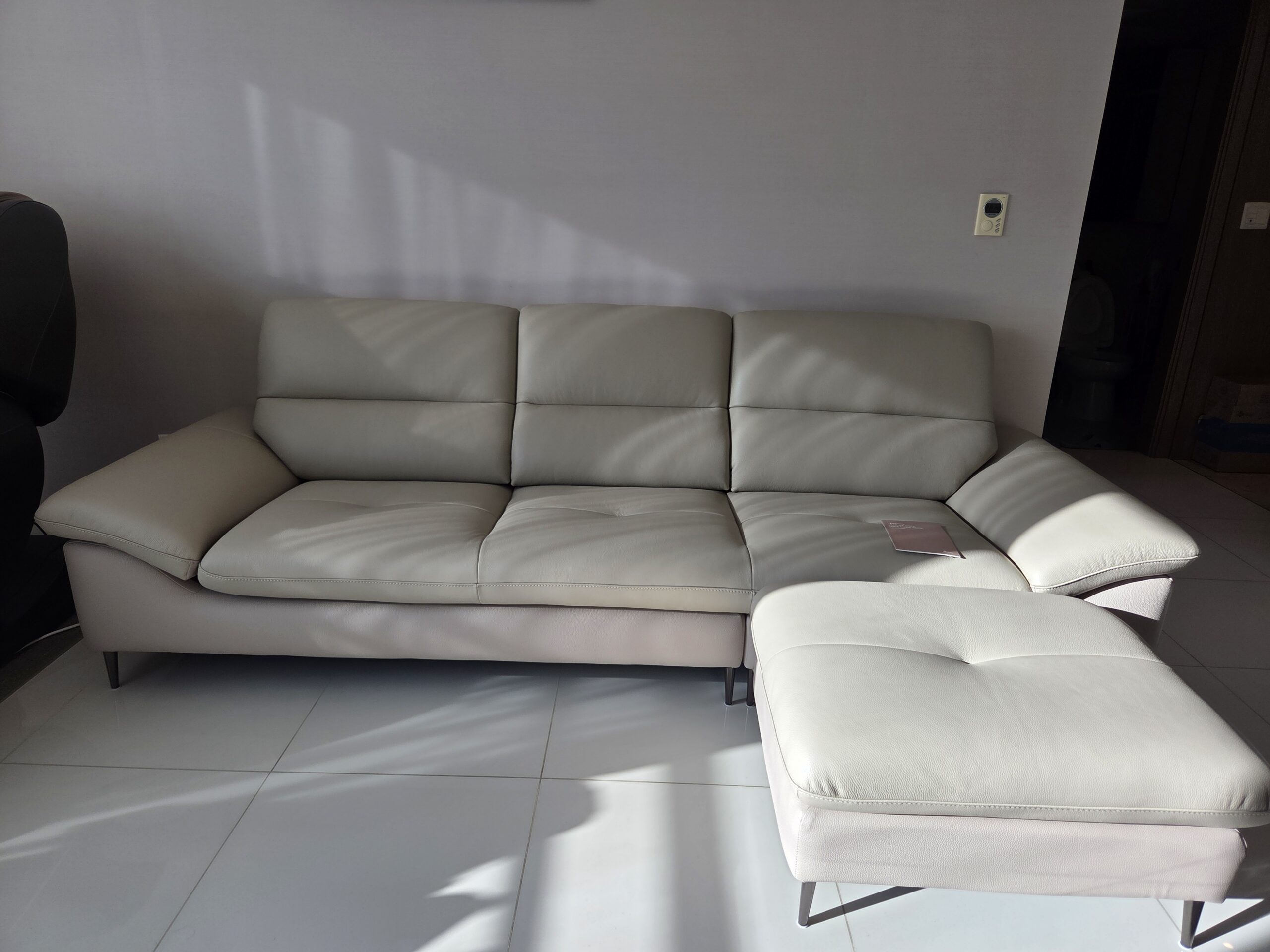 Sofa LIORA – Sofa Băng Hiện Đại Bọc Da Thiết Kế Đệm Lưng Êm Ái