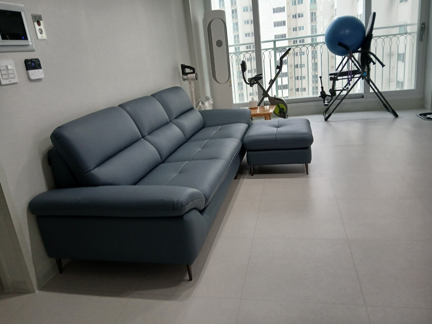 Sofa LIORA – Sofa Băng Hiện Đại Bọc Da Thiết Kế Đệm Lưng Êm Ái