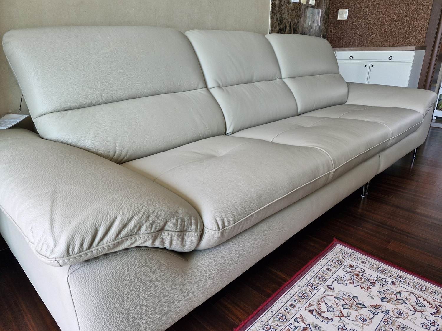 Sofa LIORA – Sofa Băng Hiện Đại Bọc Da Thiết Kế Đệm Lưng Êm Ái