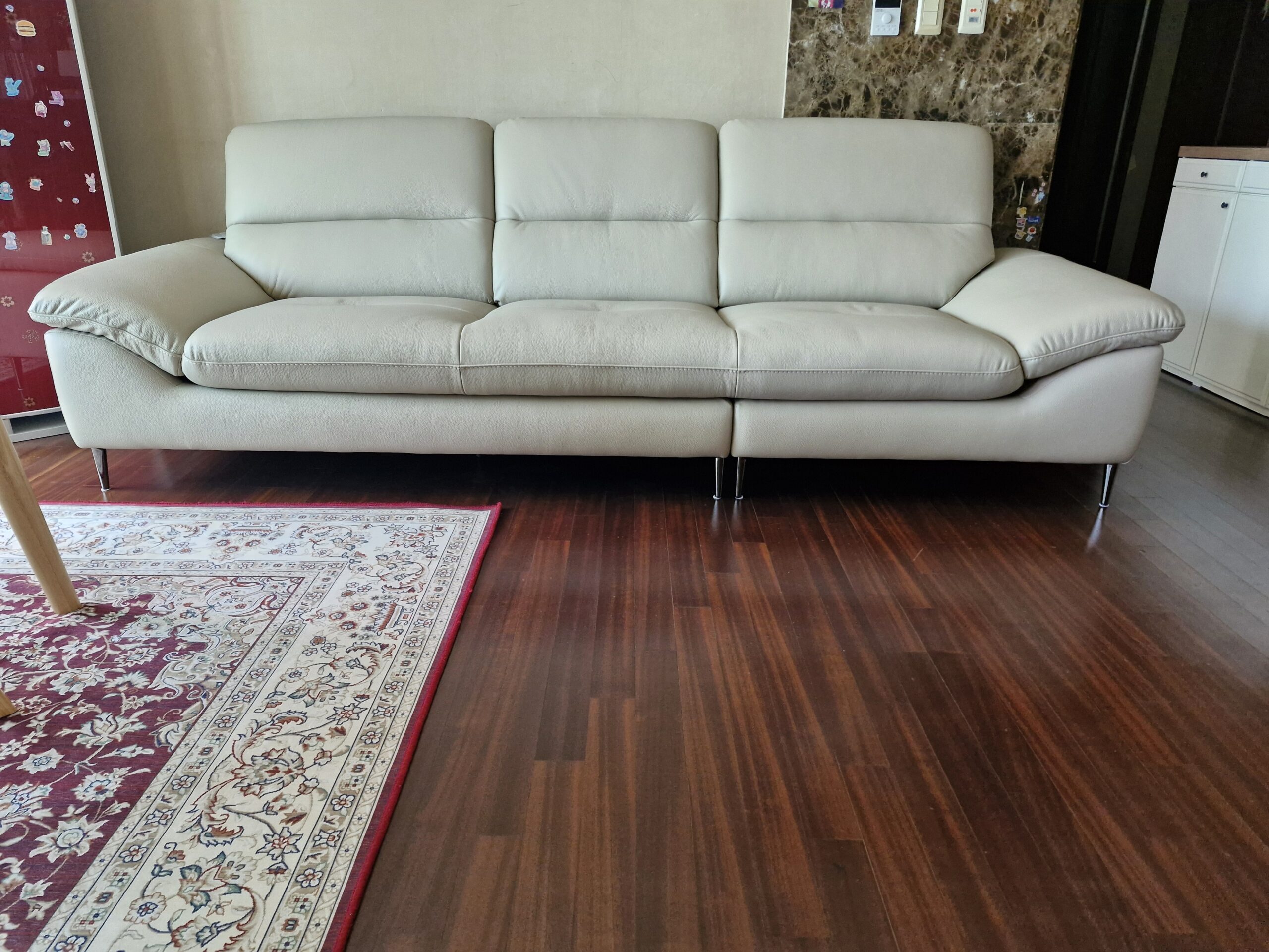 Sofa LIORA – Sofa Băng Hiện Đại Bọc Da Thiết Kế Đệm Lưng Êm Ái