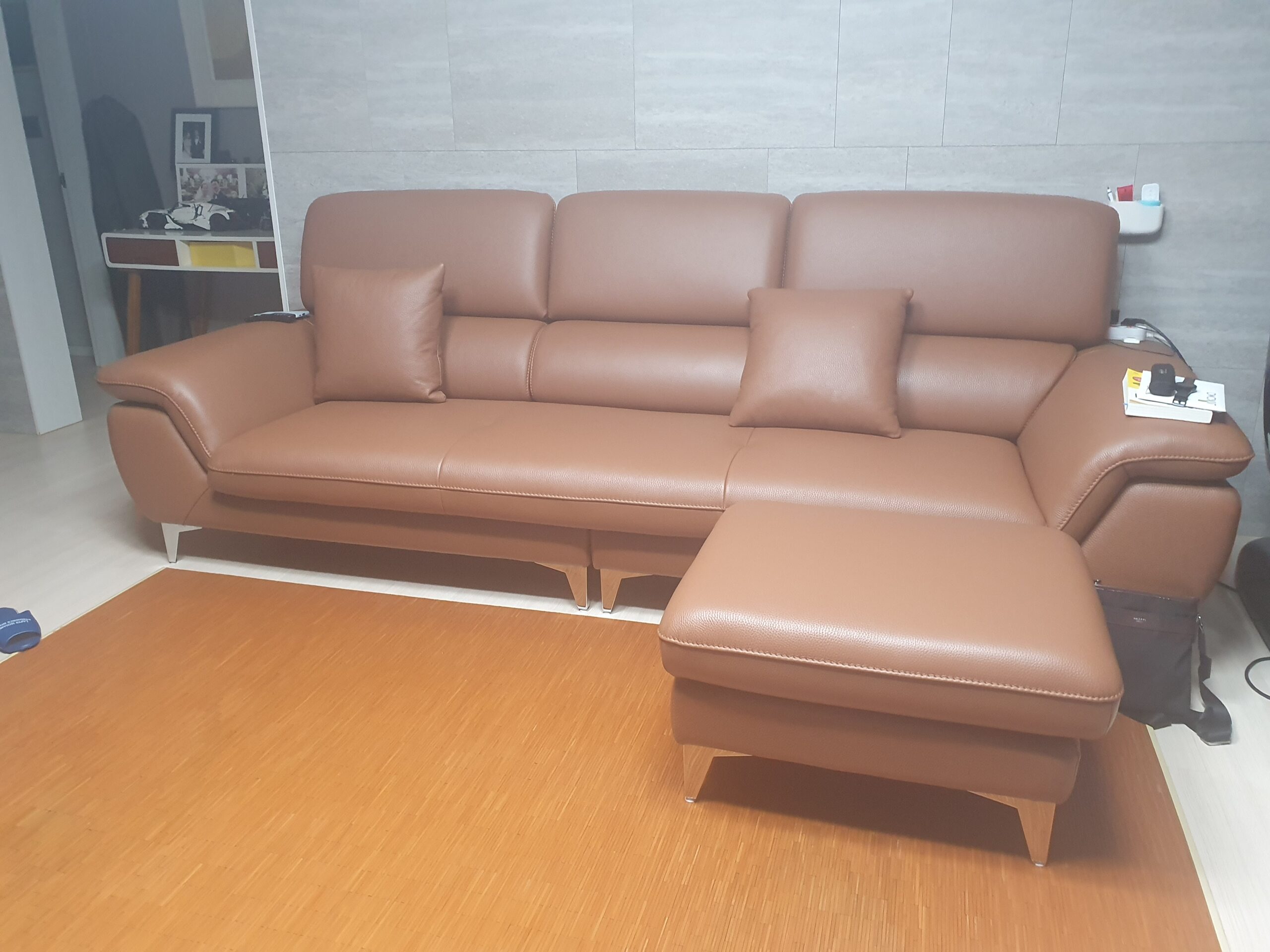 Sofa LOVYN - Sofa Băng Bọc Da Đây Yêu Thương Cho Phòng Khách