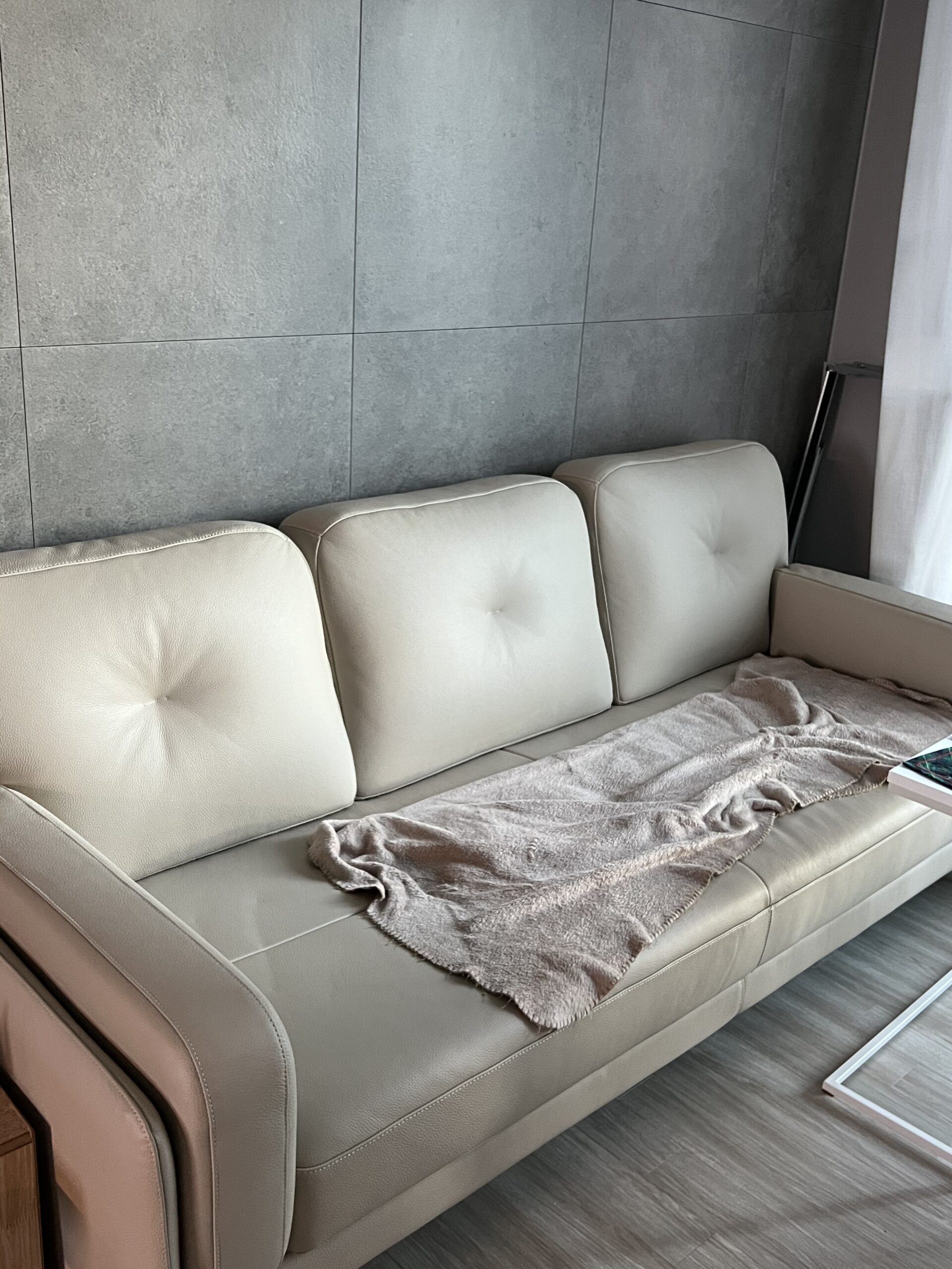Sofa LUMI - Sofa Da Hiện Đại Thiết Kế Thanh Mảnh Cho Phòng Khách Tinh Tế
