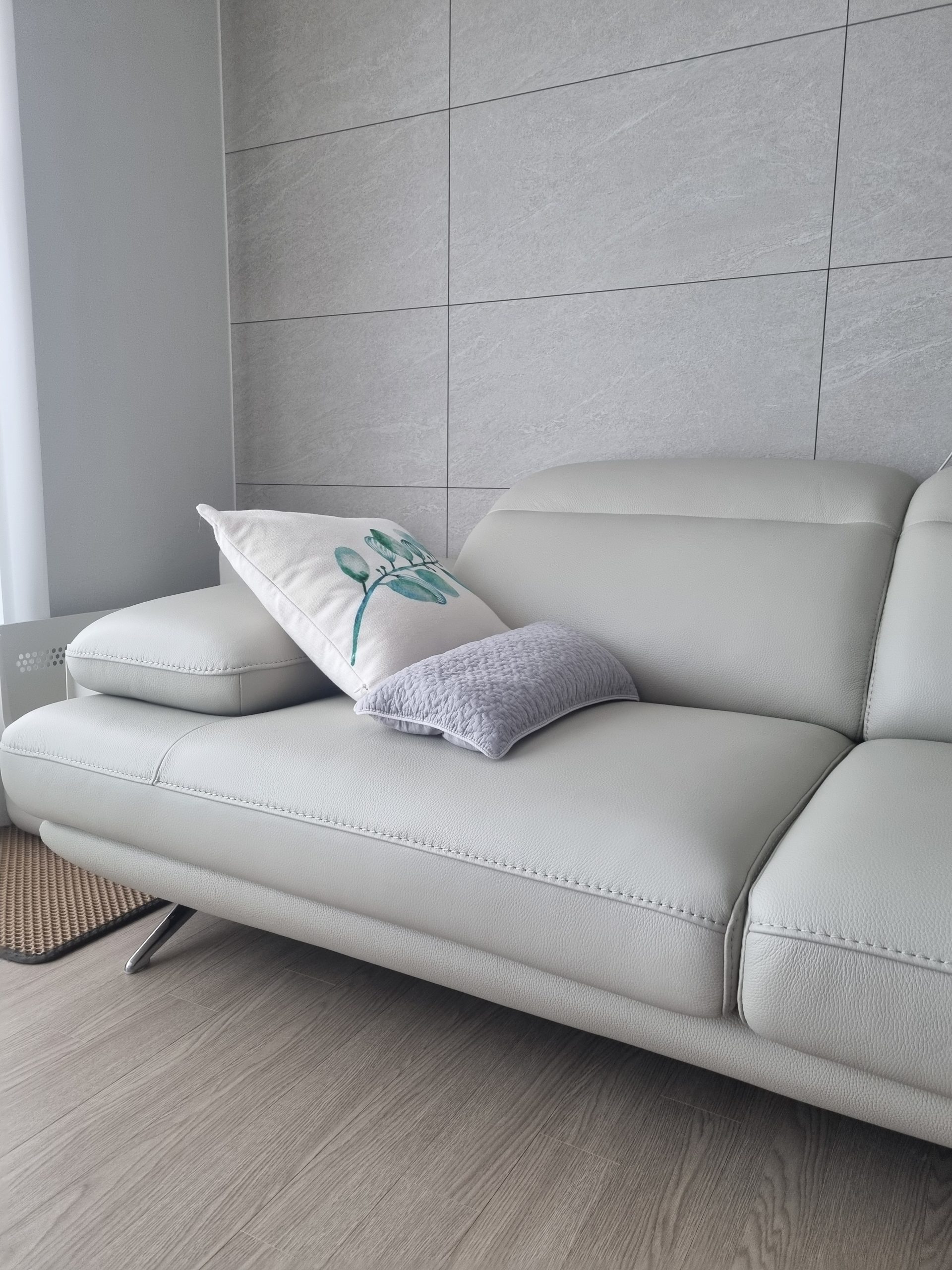 Sofa LUXREST – Sofa Da Dáng Văng Nghỉ Ngơi Êm Ái Cho Không Gian Sống Hiện Đại