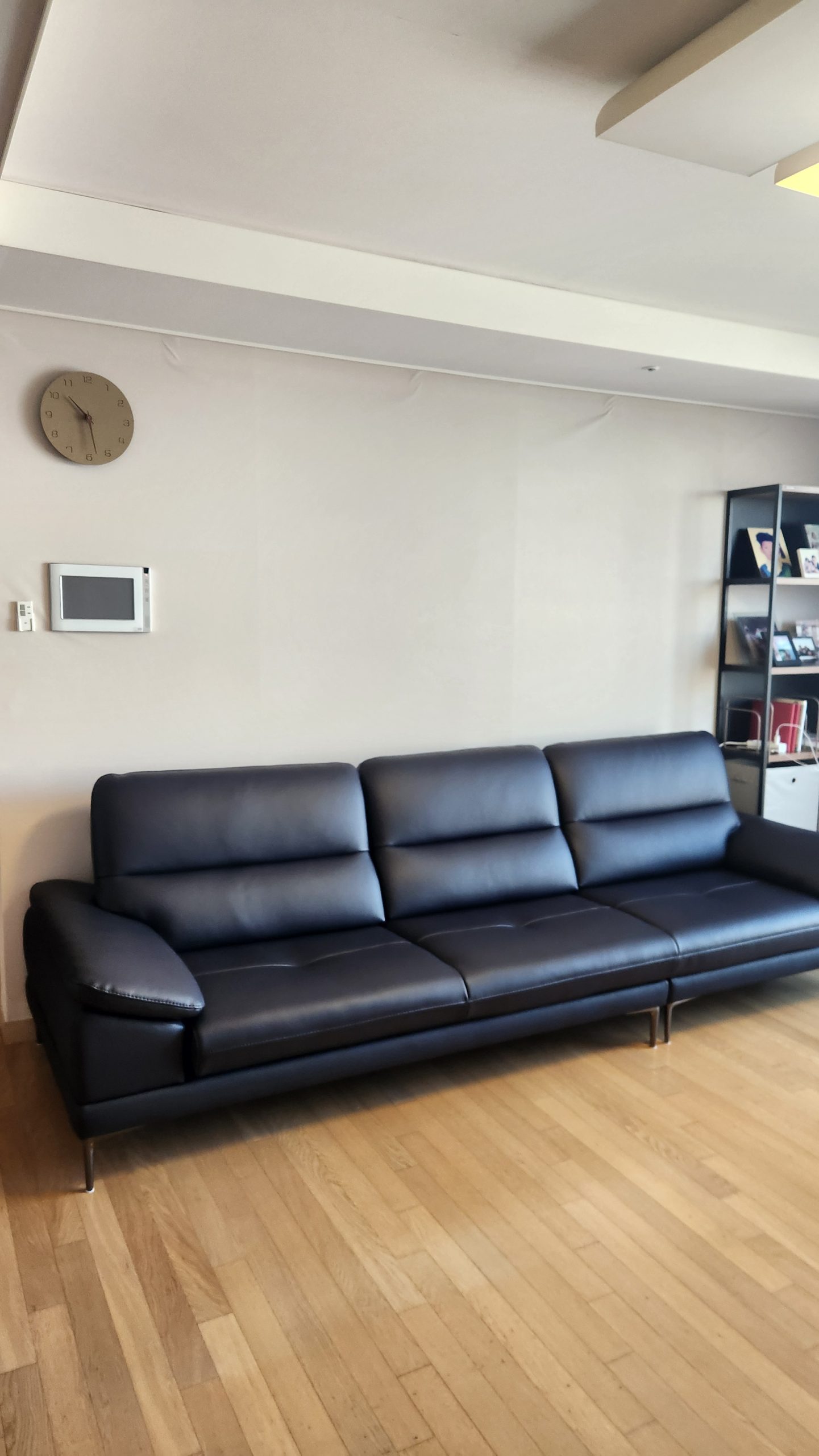 Sofa MODESTO – Sofa Da Dáng Băng Cao Cấp 4 Chỗ Tạy Vịn DayBed 