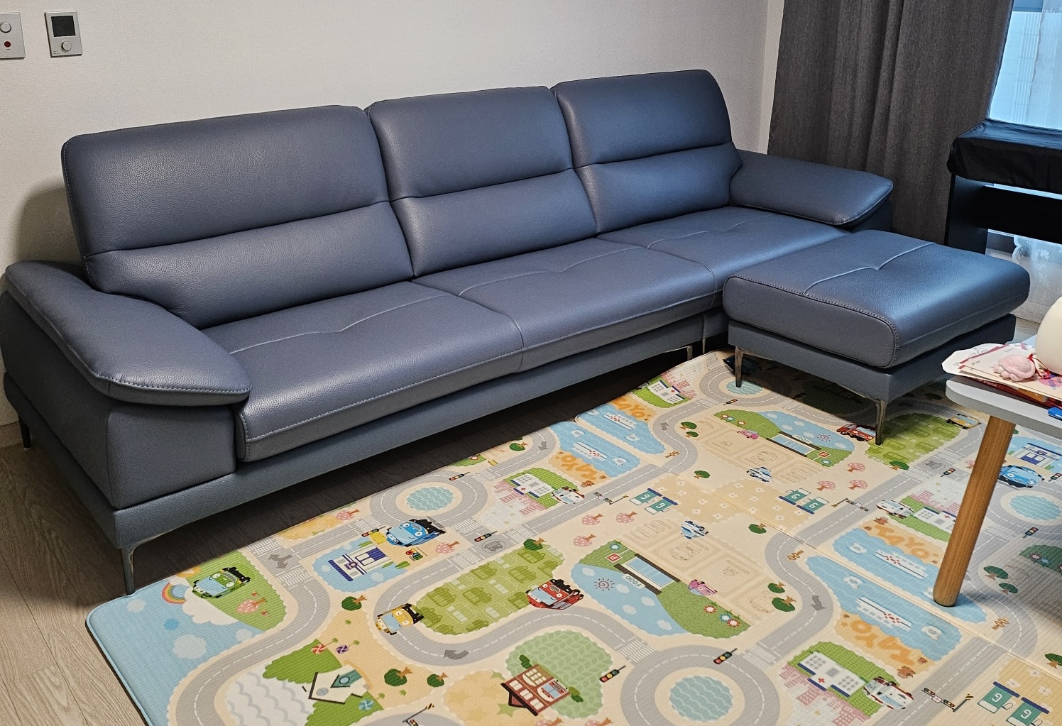 Sofa MODESTO – Sofa Da Dáng Băng Cao Cấp 4 Chỗ Tạy Vịn DayBed 