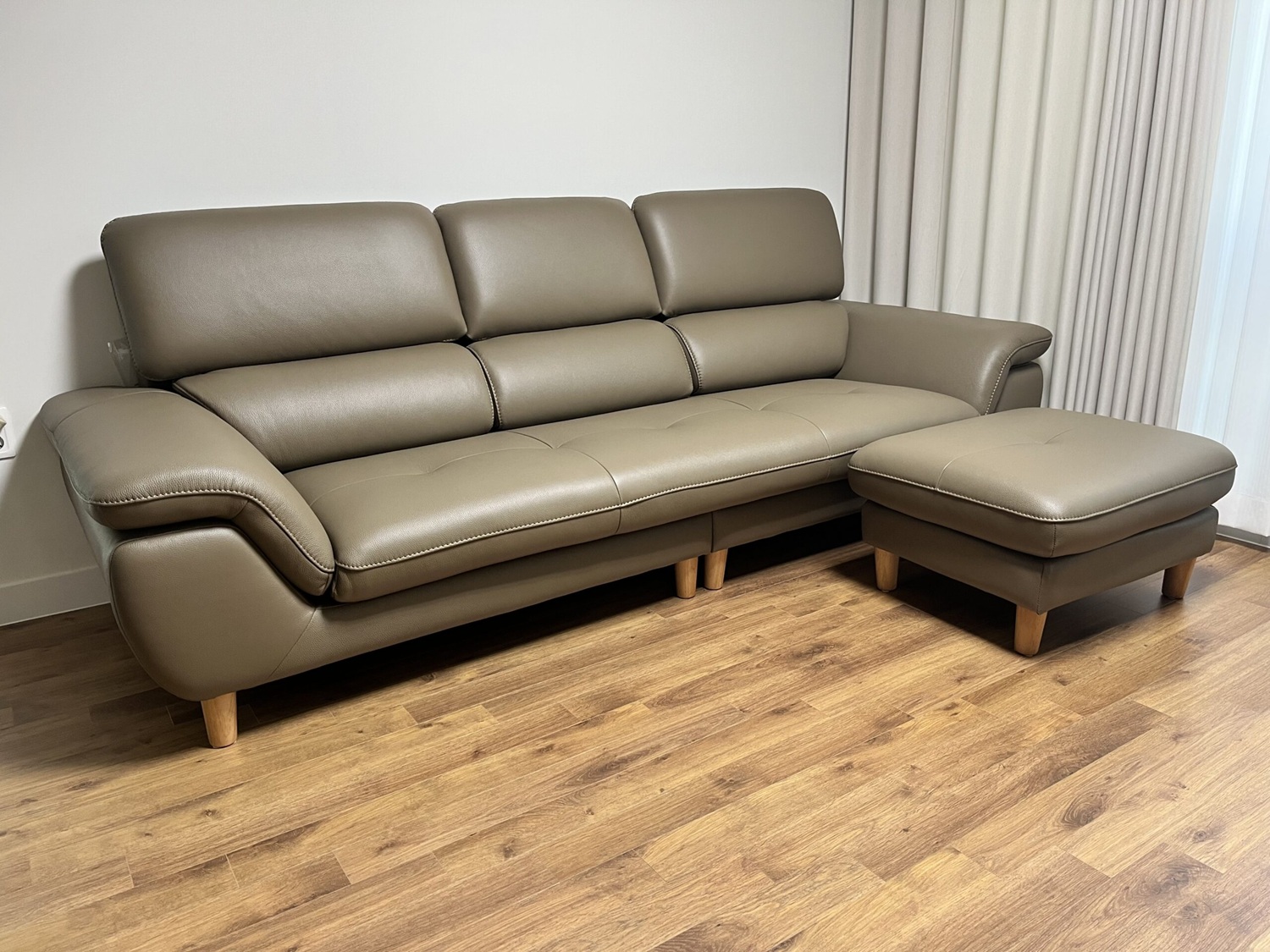 Sofa MYORA - Sofa Băng Thiết kế Đơn Giản Phù Hợp Mọi Không Gian