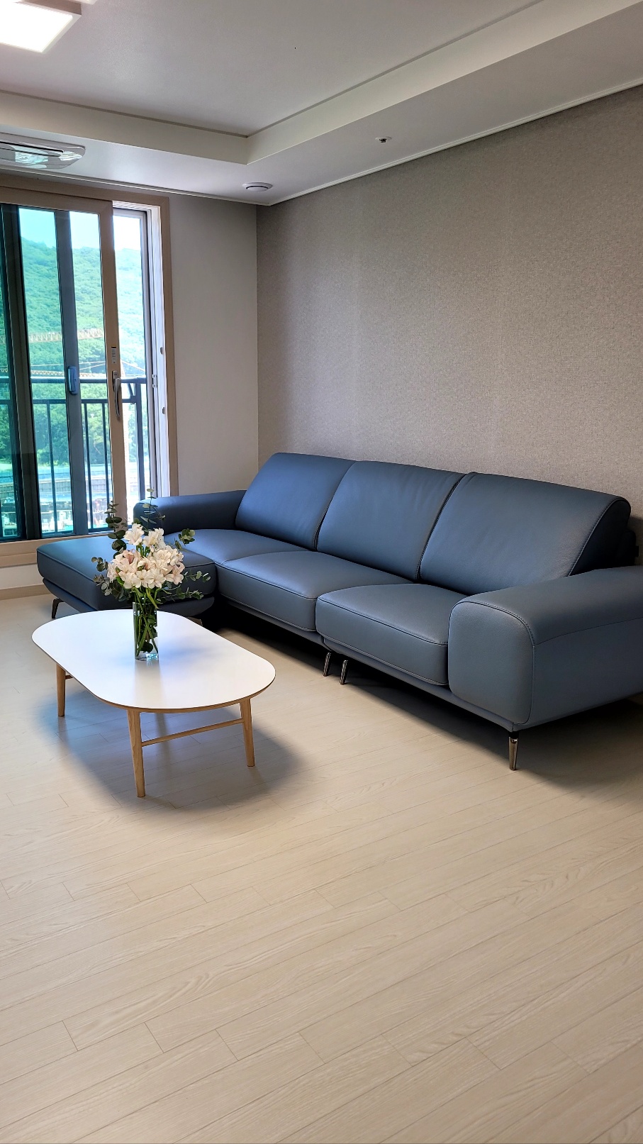 Sofa MELLARO - Sofa Da Dáng Băng 3 Chỗ Tựa Đầu Thông Minh Sang Trọng
