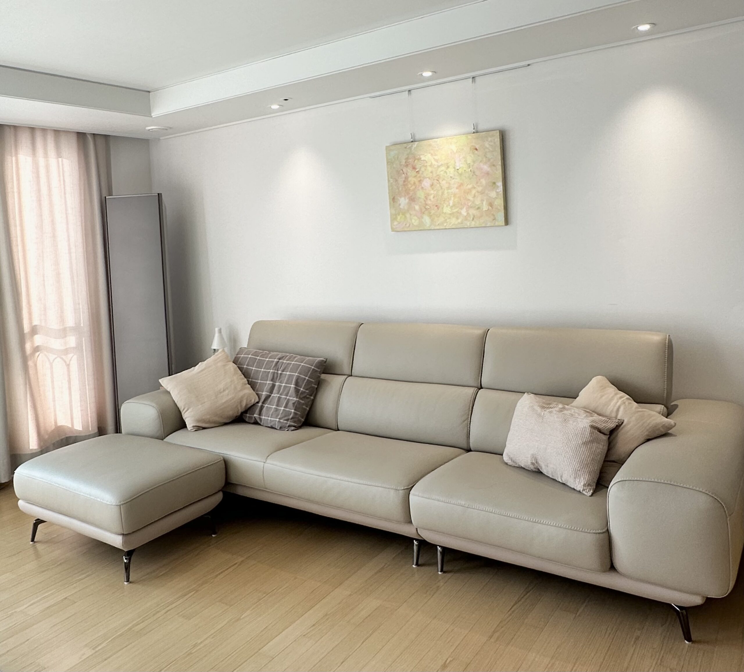 Sofa MELLARO - Sofa Da Dáng Băng 3 Chỗ Tựa Đầu Thông Minh Sang Trọng
