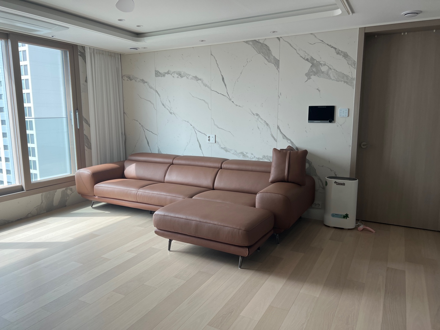 Sofa MELLARO - Sofa Da Dáng Băng 3 Chỗ Tựa Đầu Thông Minh Sang Trọng