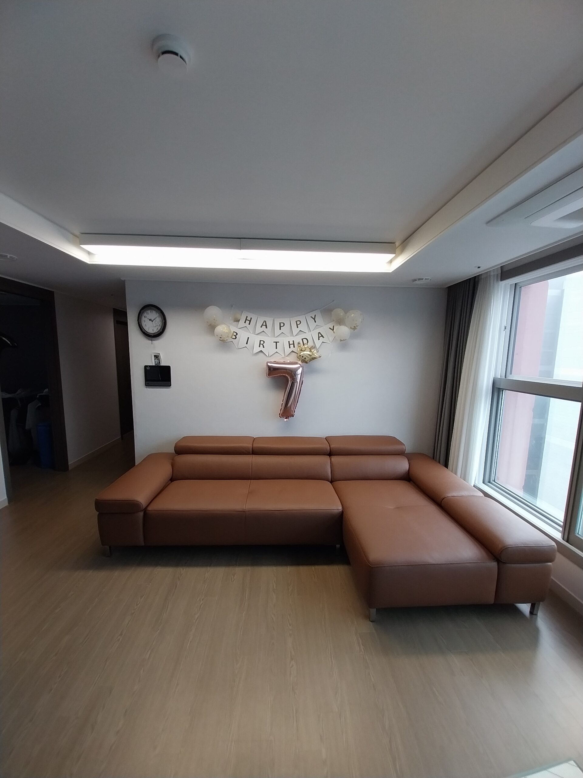 Sofa MORGAN - Sofa Da Lệch Góc Có Tựa Đầu Thông Minh Tuỳ Chỉnh