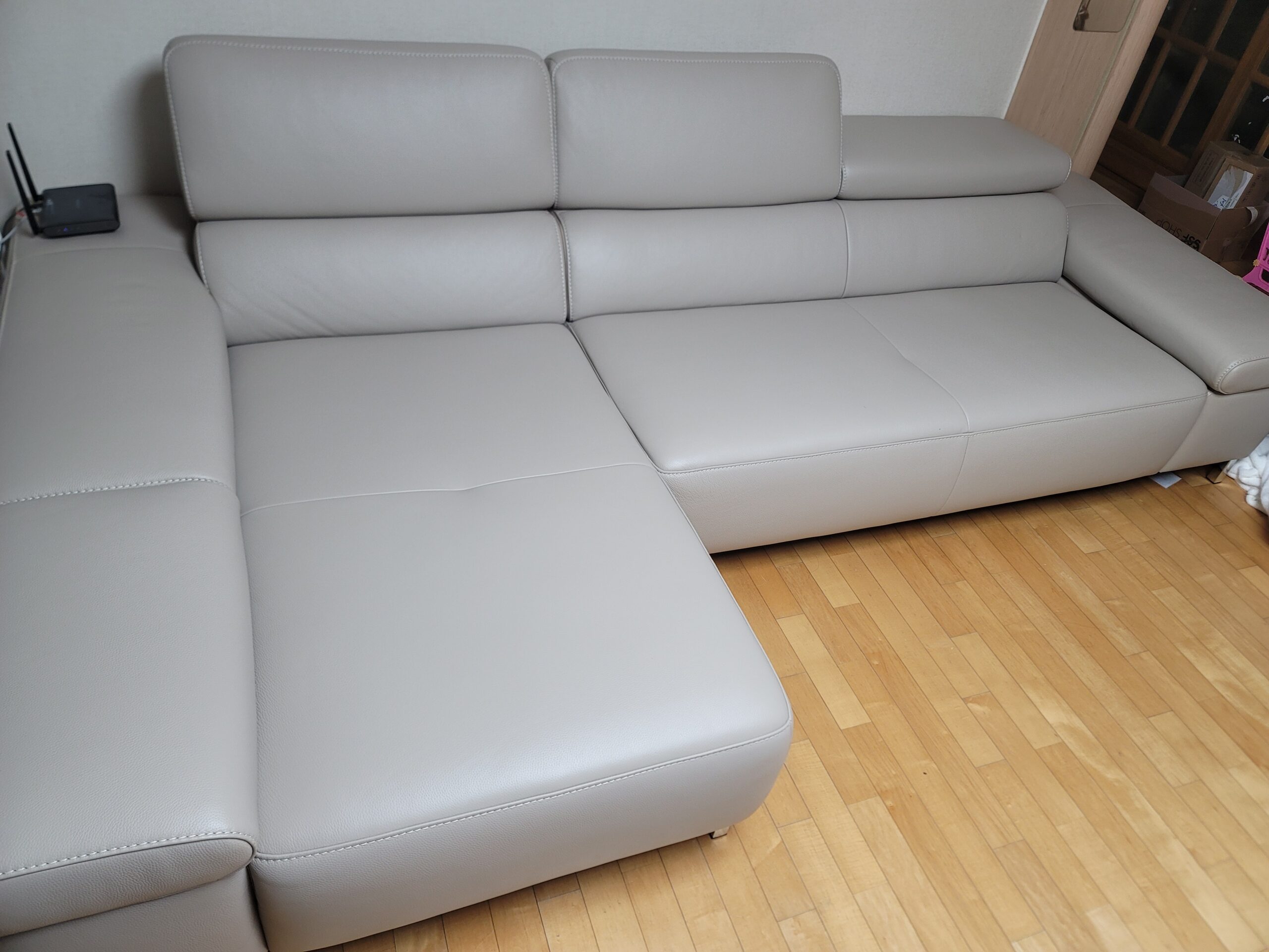 Sofa MORGAN - Sofa Da Lệch Góc Có Tựa Đầu Thông Minh Tuỳ Chỉnh