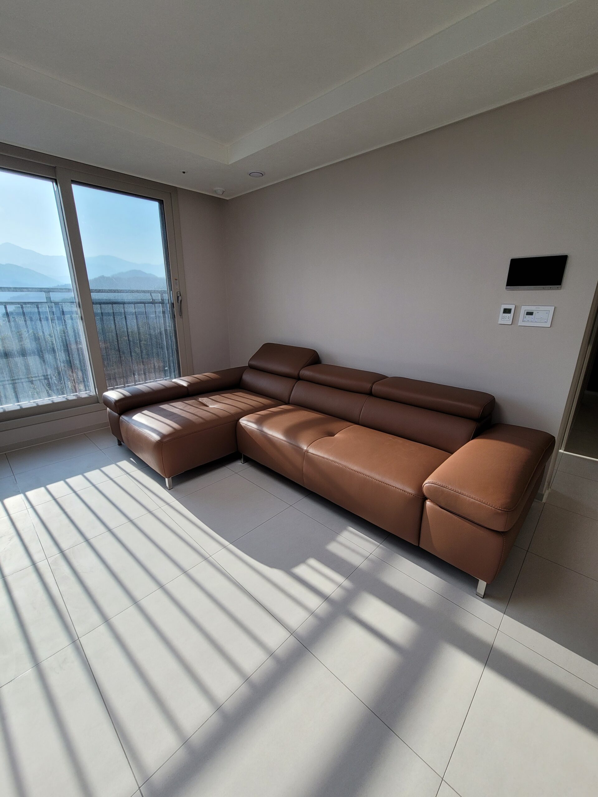 Sofa MORGAN - Sofa Da Lệch Góc Có Tựa Đầu Thông Minh Tuỳ Chỉnh