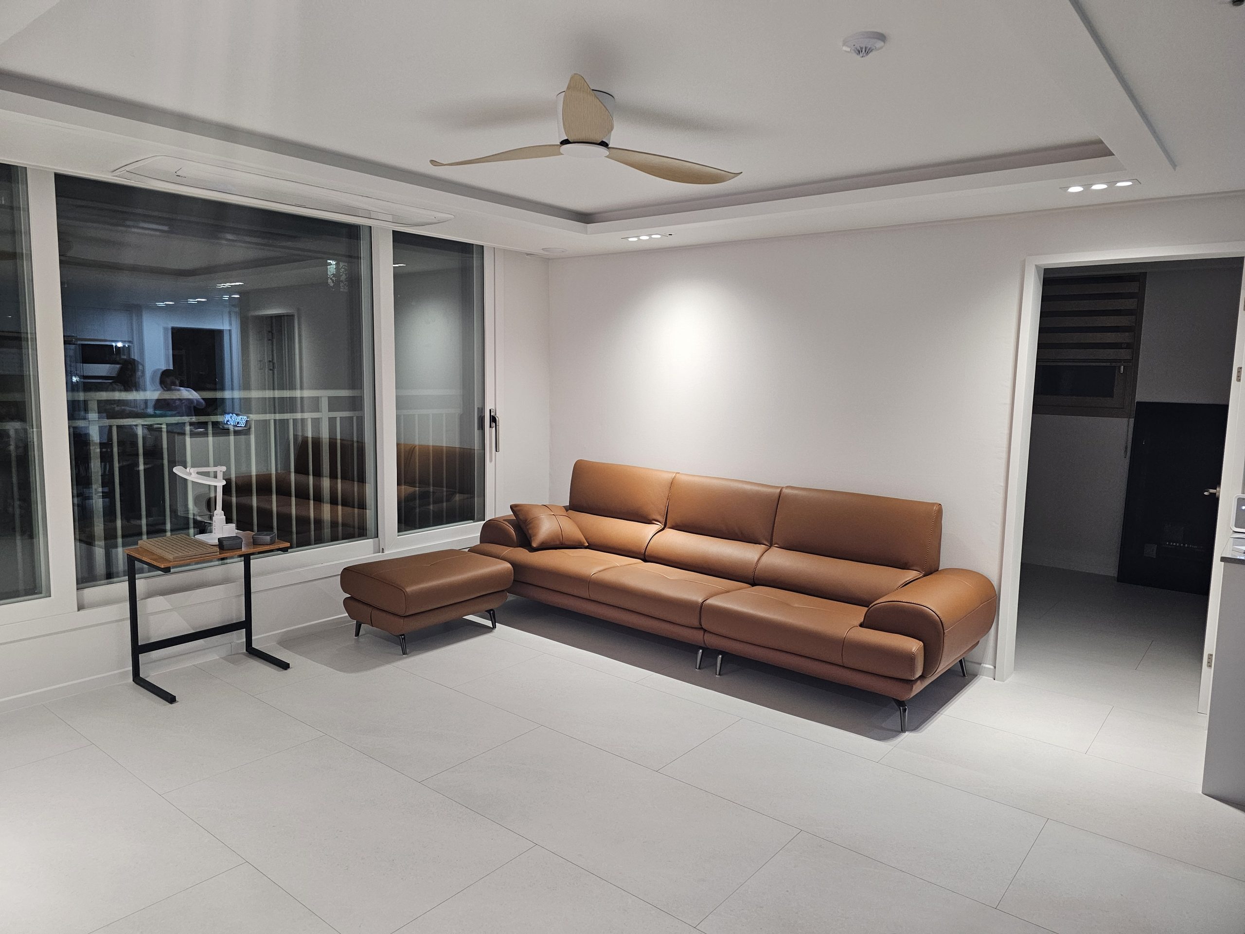 Sofa NESTEEN - Sofa Hiện Đại Bọc Da Cao Cấp Thiết Kế Tay Tròn Độc Đáo