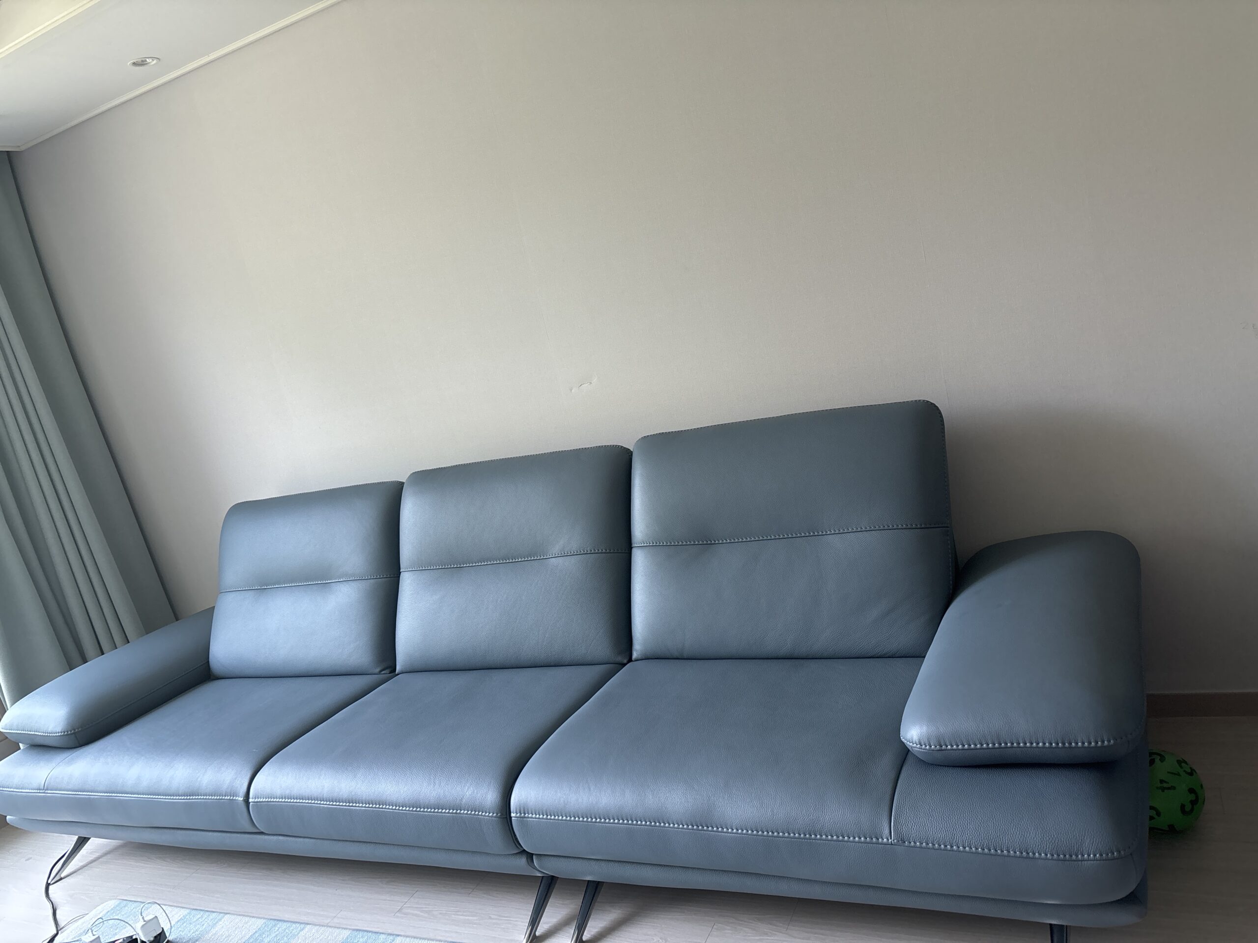 Sofa NERIN – Sofa Góc Bọc Da Cao Cấp Với Tựa Tay Vịn Điều Chỉnh Thông Minh