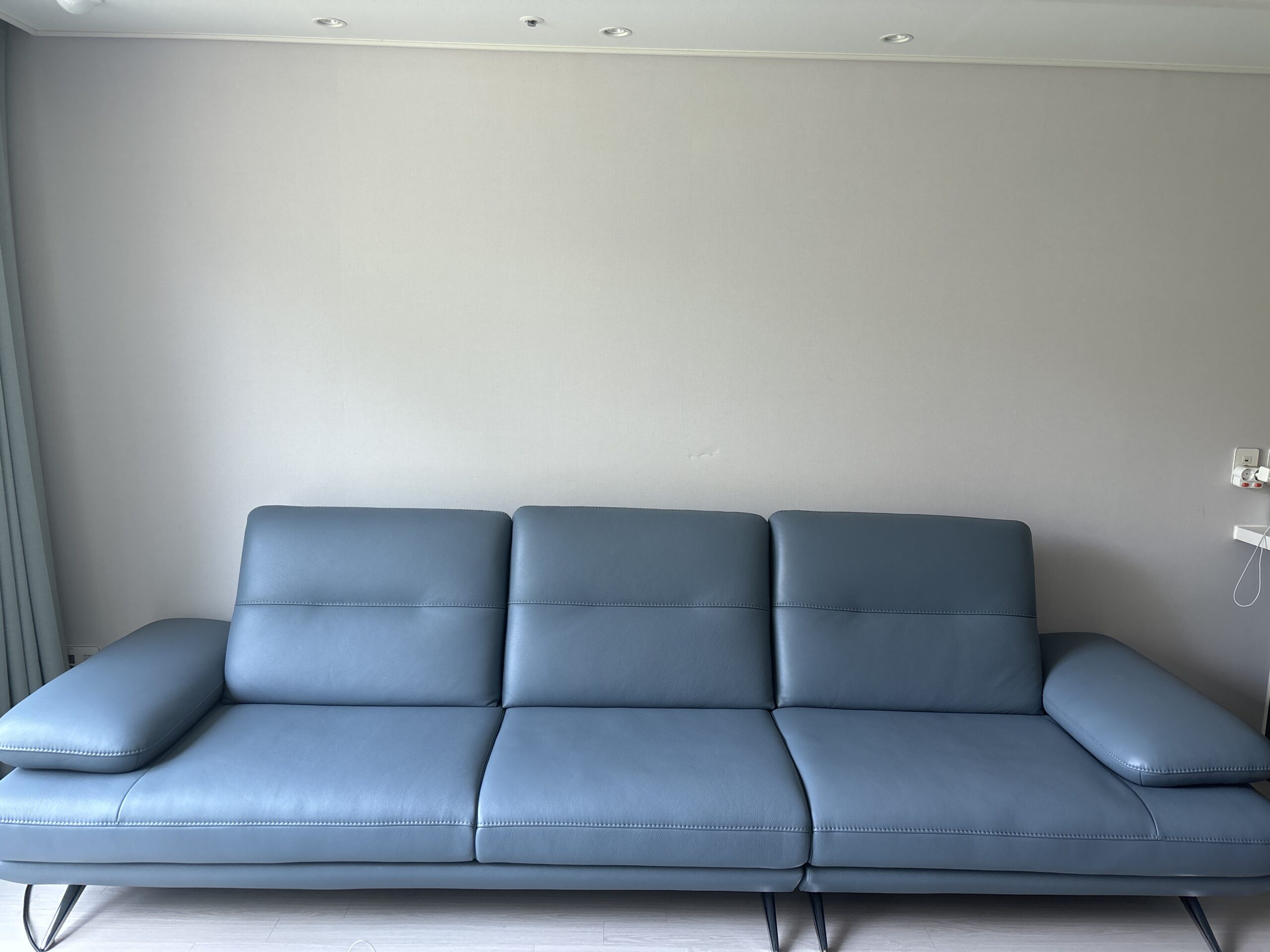 Sofa NERIN – Sofa Góc Bọc Da Cao Cấp Với Tựa Tay Vịn Điều Chỉnh Thông Minh