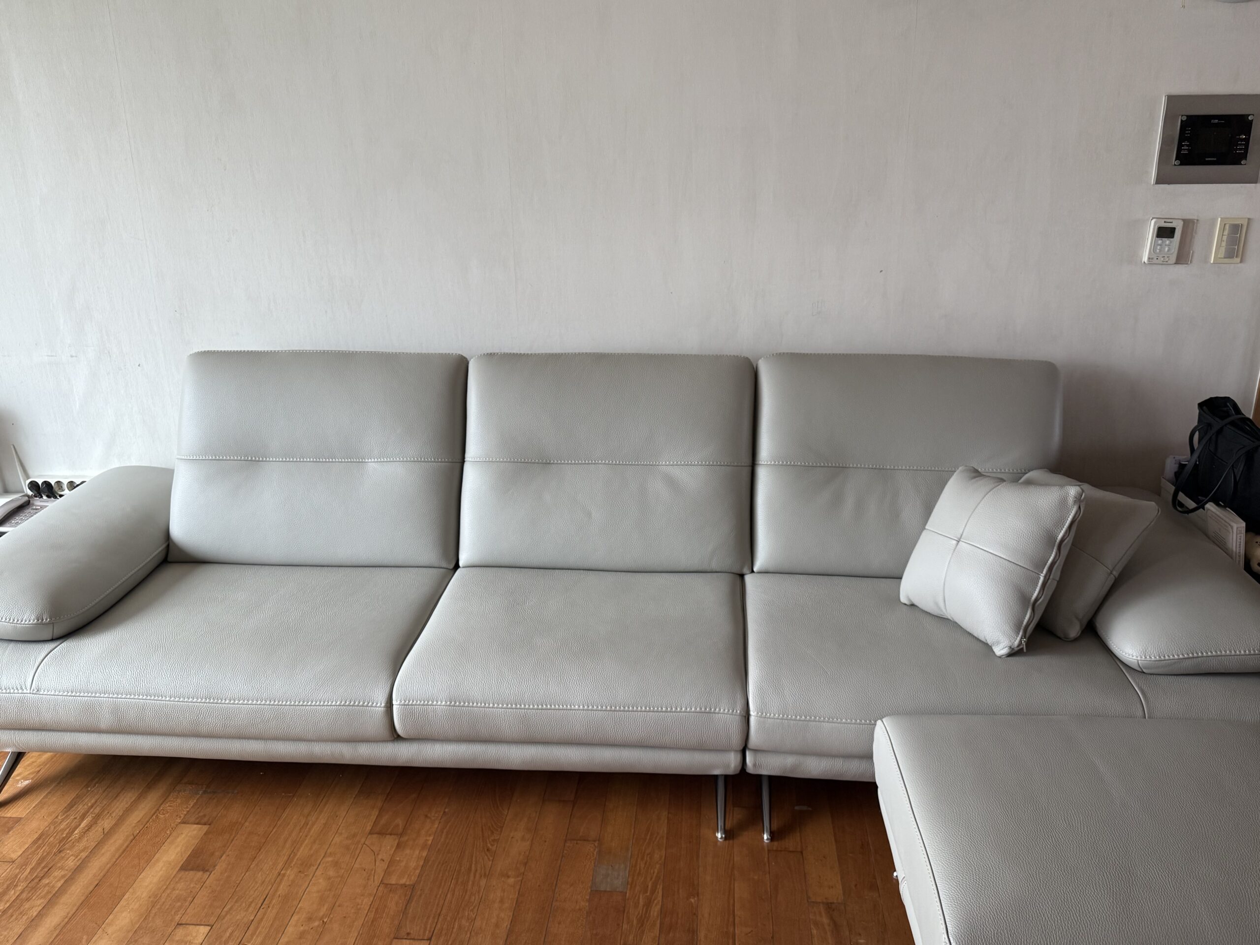 Sofa NERIN – Sofa Góc Bọc Da Cao Cấp Với Tựa Tay Vịn Điều Chỉnh Thông Minh