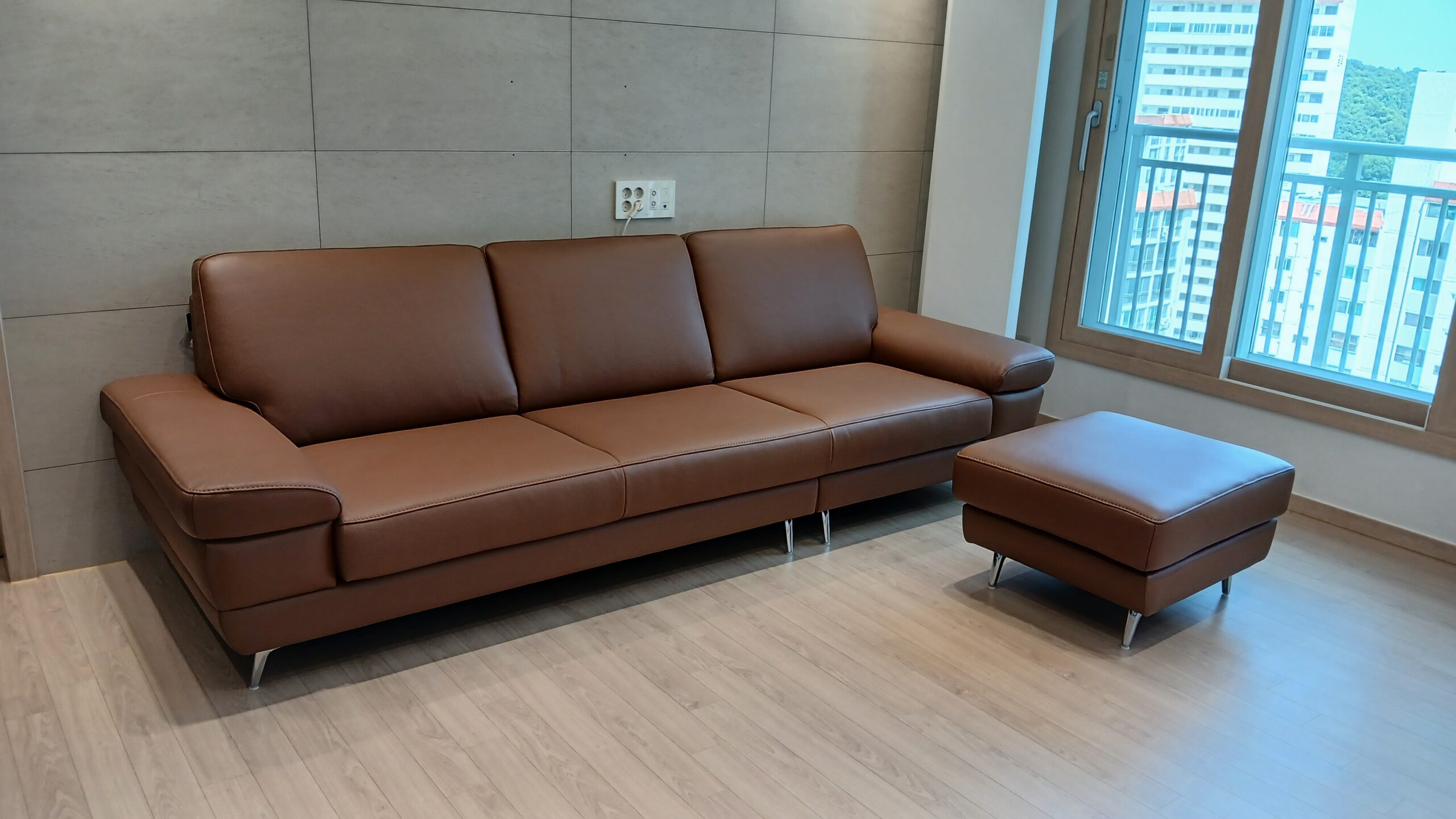 Sofa NOUVELLE – Sofa Băng 3.5 Chỗ Hiện Đại Bọc Da Sang Trọng 