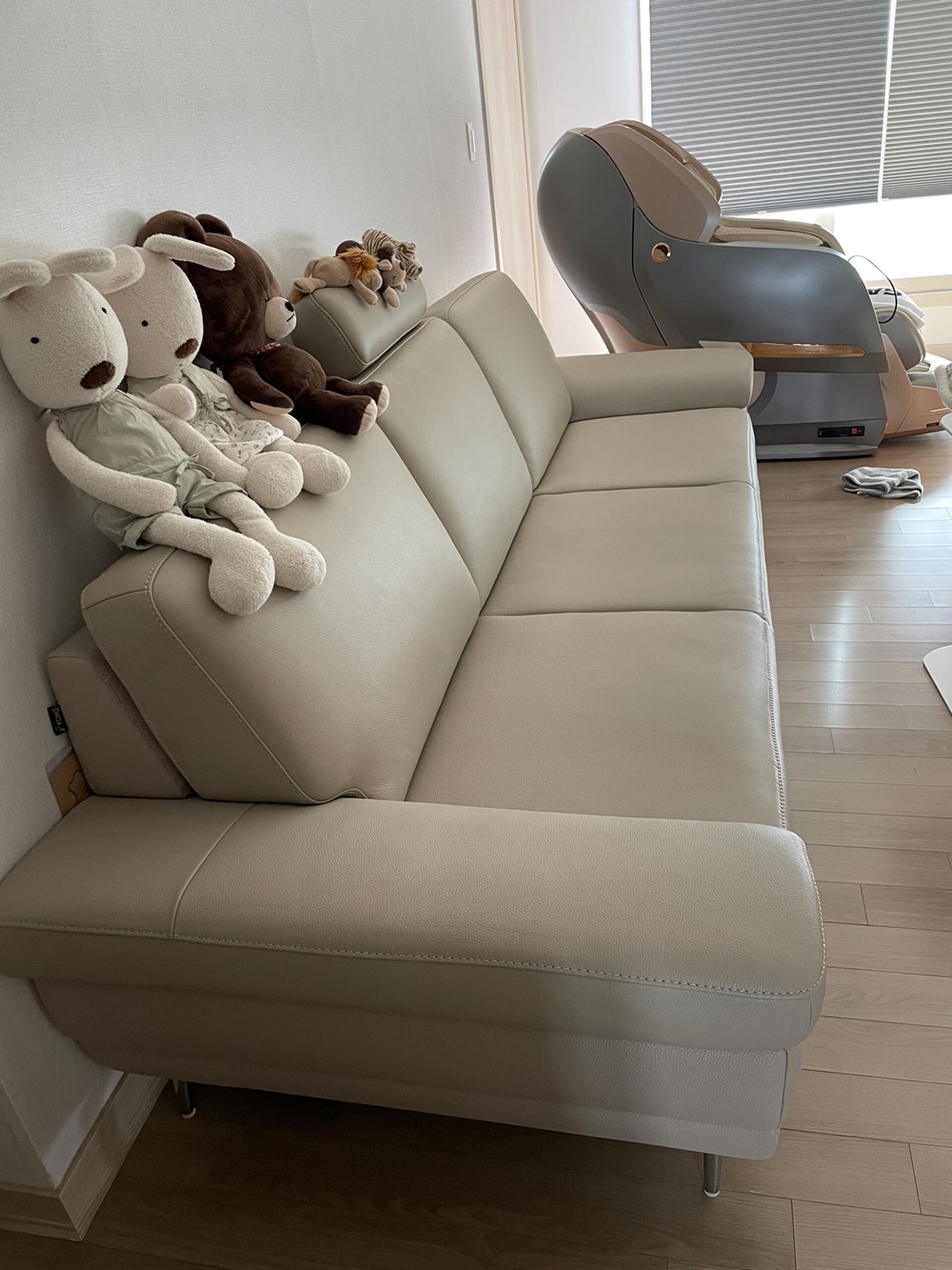 Sofa NOUVELLE – Sofa Băng 3.5 Chỗ Hiện Đại Bọc Da Sang Trọng 