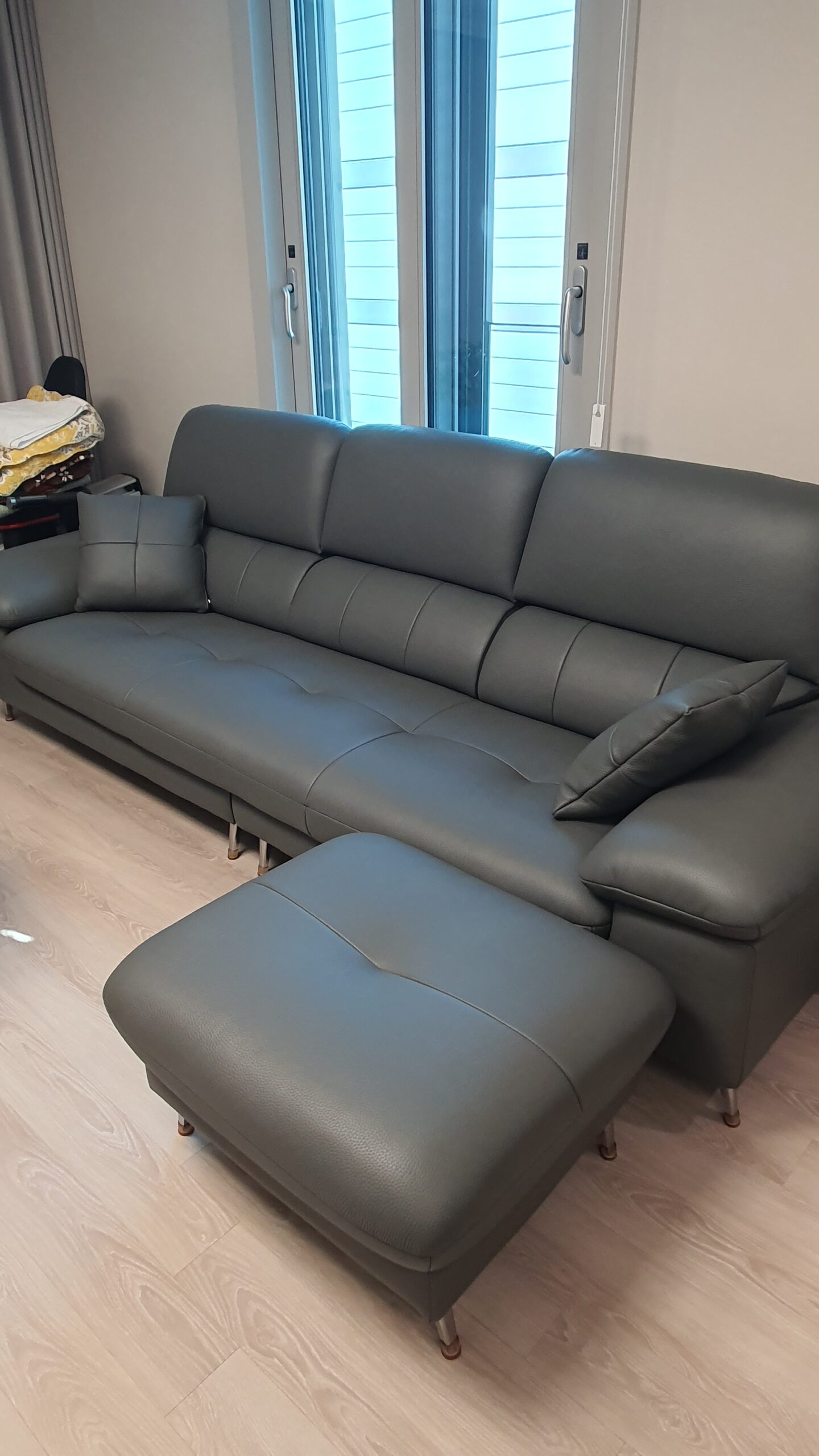 Sofa RELIA – Sofa Da Hiện Đại Dáng Băng Thiết Kế Nghỉ Ngơi Thư Thái