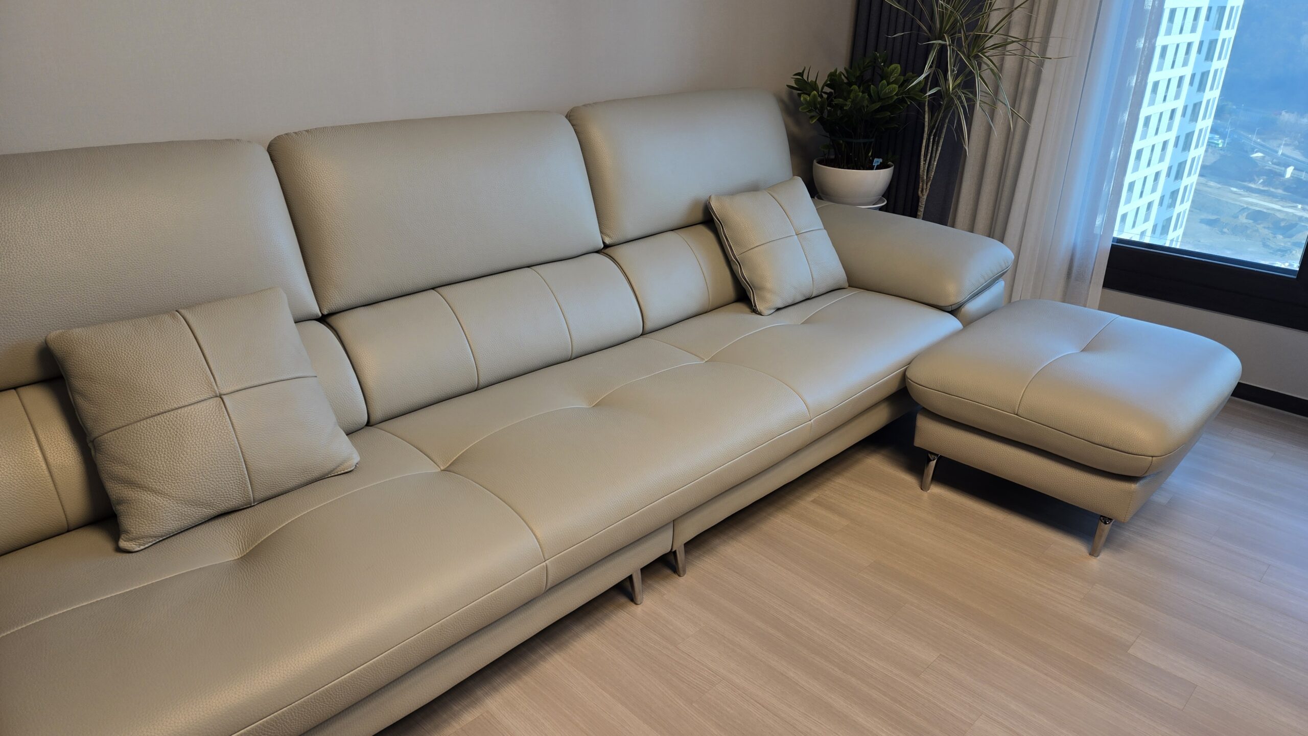 Sofa RELIA – Sofa Da Hiện Đại Dáng Băng Thiết Kế Nghỉ Ngơi Thư Thái