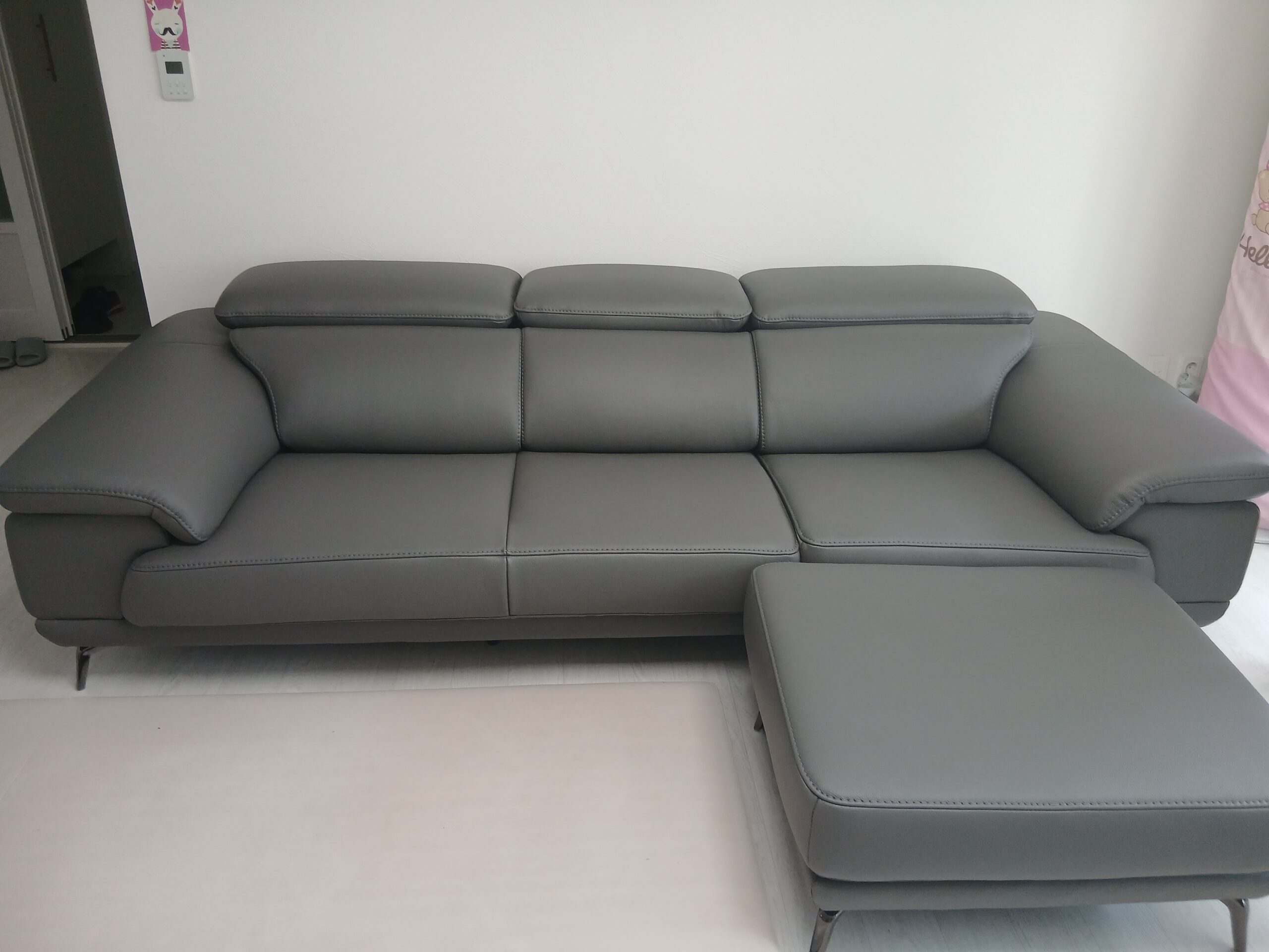 Sofa ROWAN – Sofa Phòng Khách Hiện Đại Bọc Da Với Đầu Thông Minh