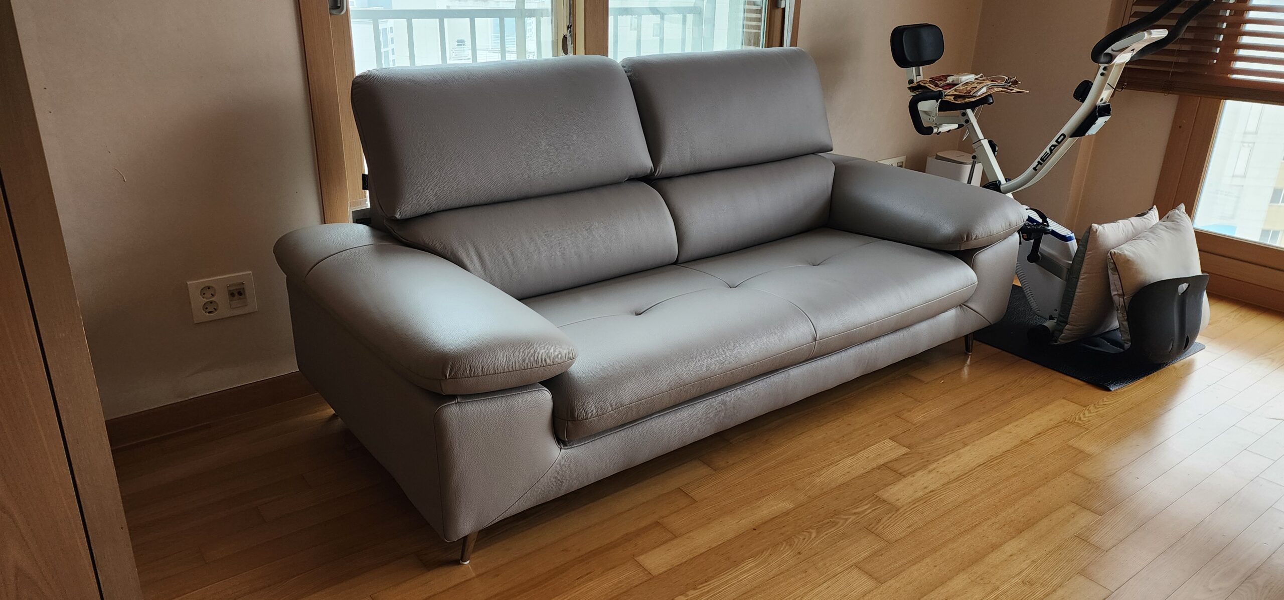 Sofa RUHAVEN - Sofa Băng 3.5 Chỗ Êm Ái Cho Gia Đình