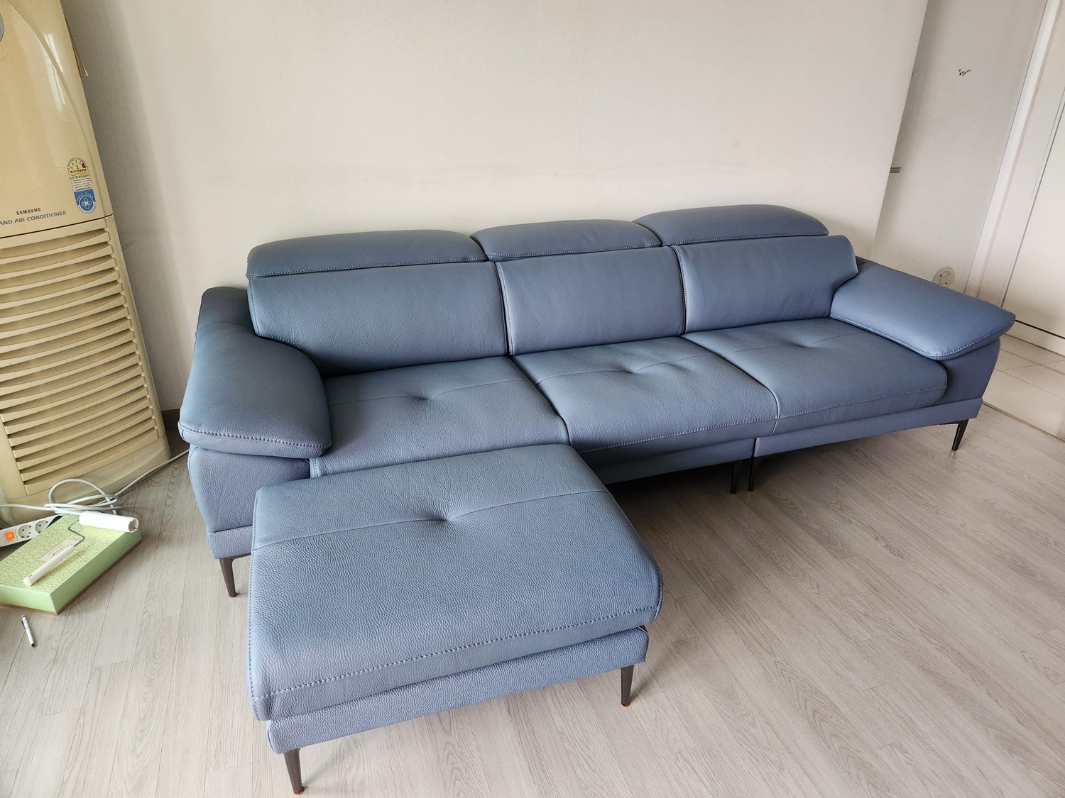 Sofa SELECTA - Sofa Da Cao Cấp Hiện Đại Có Tựa Đầu Điều Chỉnh Thông Minh
